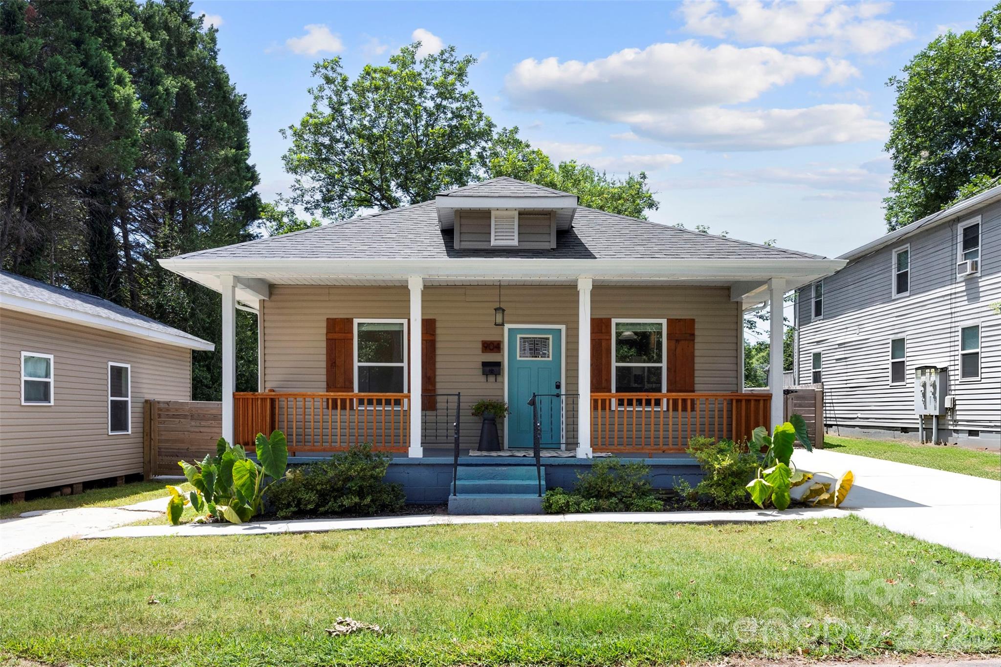 904 Laye Street Property Photo 2