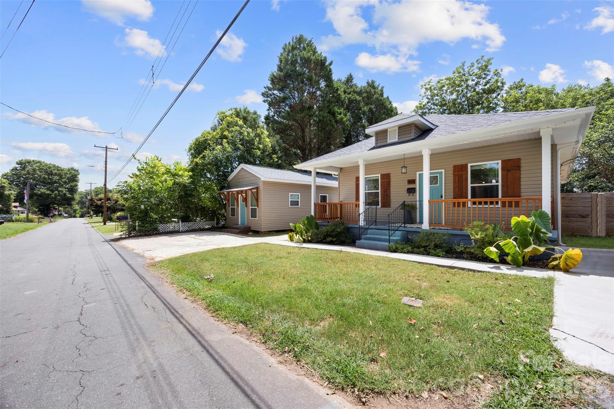 904 Laye Street Property Photo 4