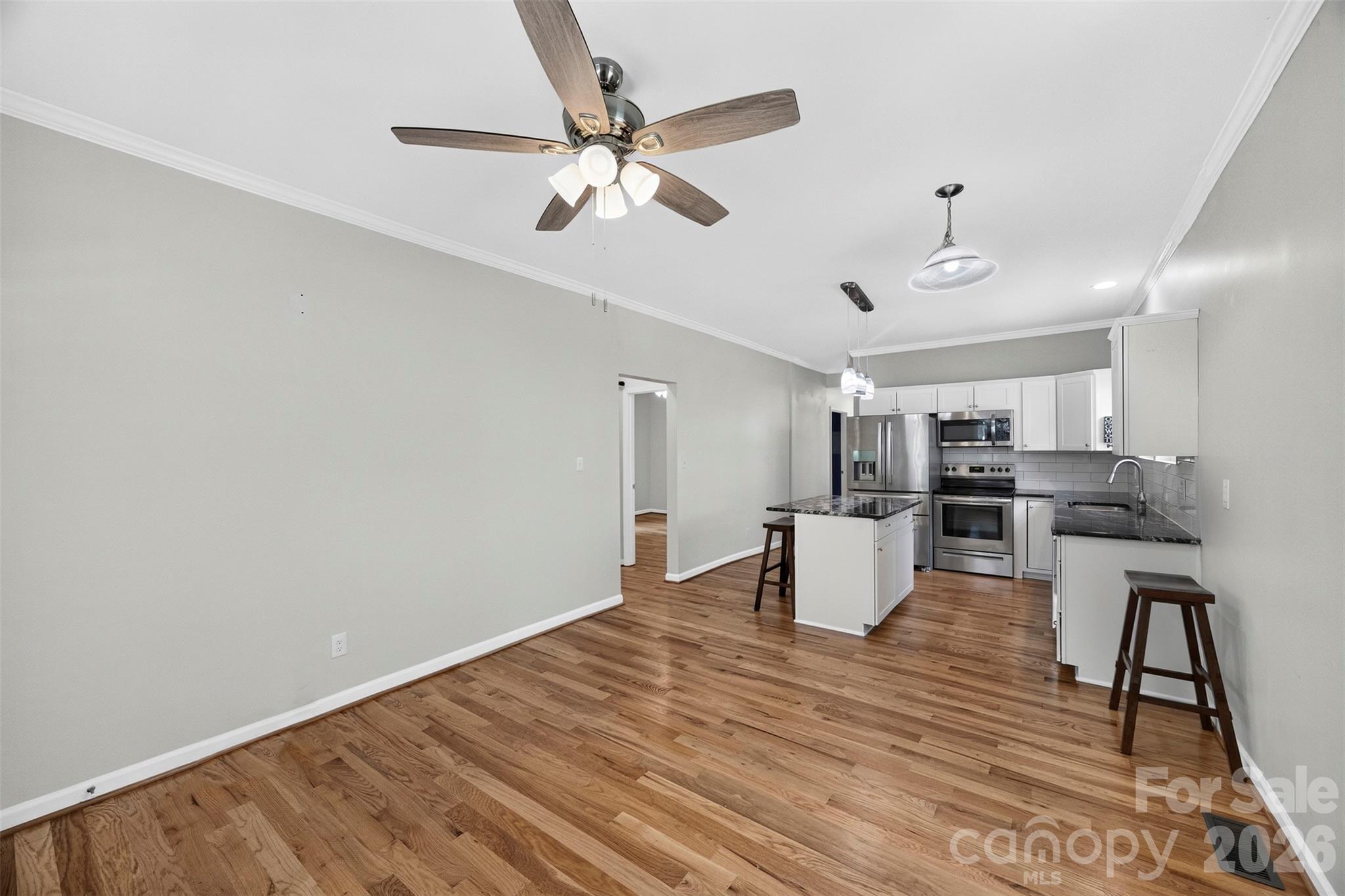 904 Laye Street Property Photo 5