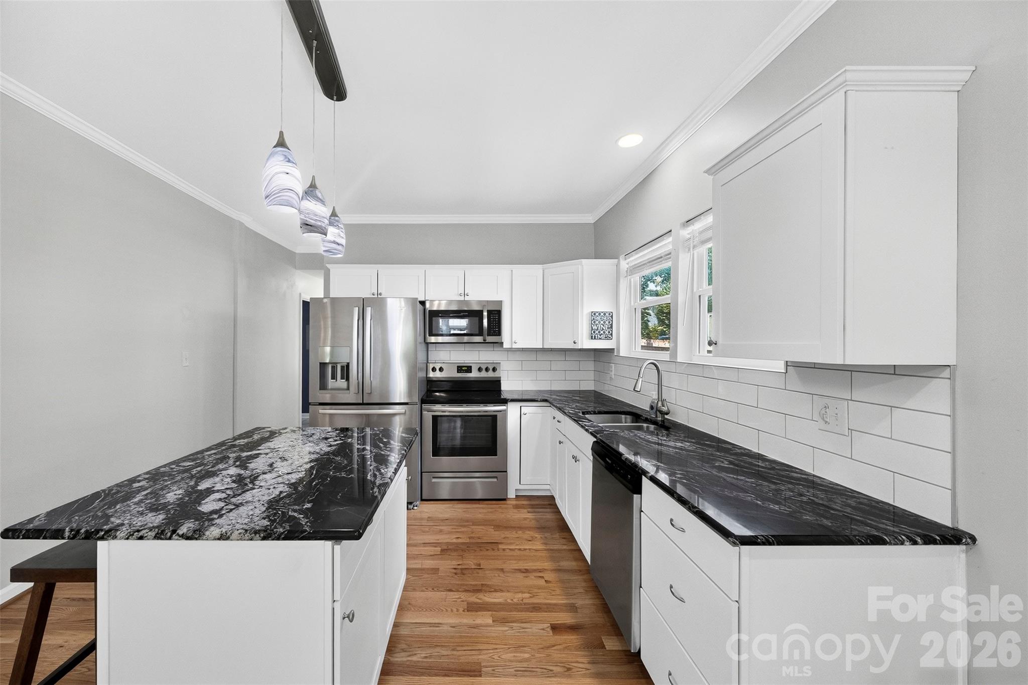 904 Laye Street Property Photo 8