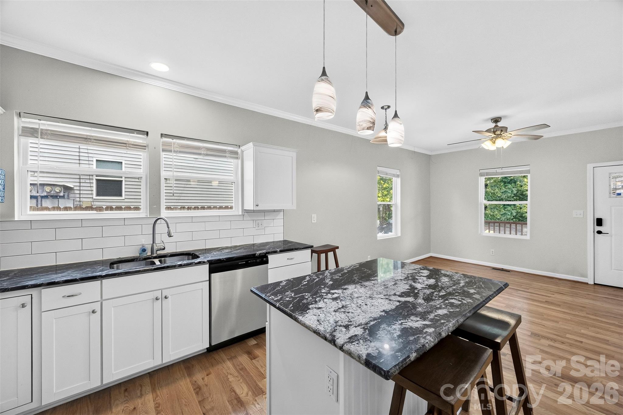 904 Laye Street Property Photo 10