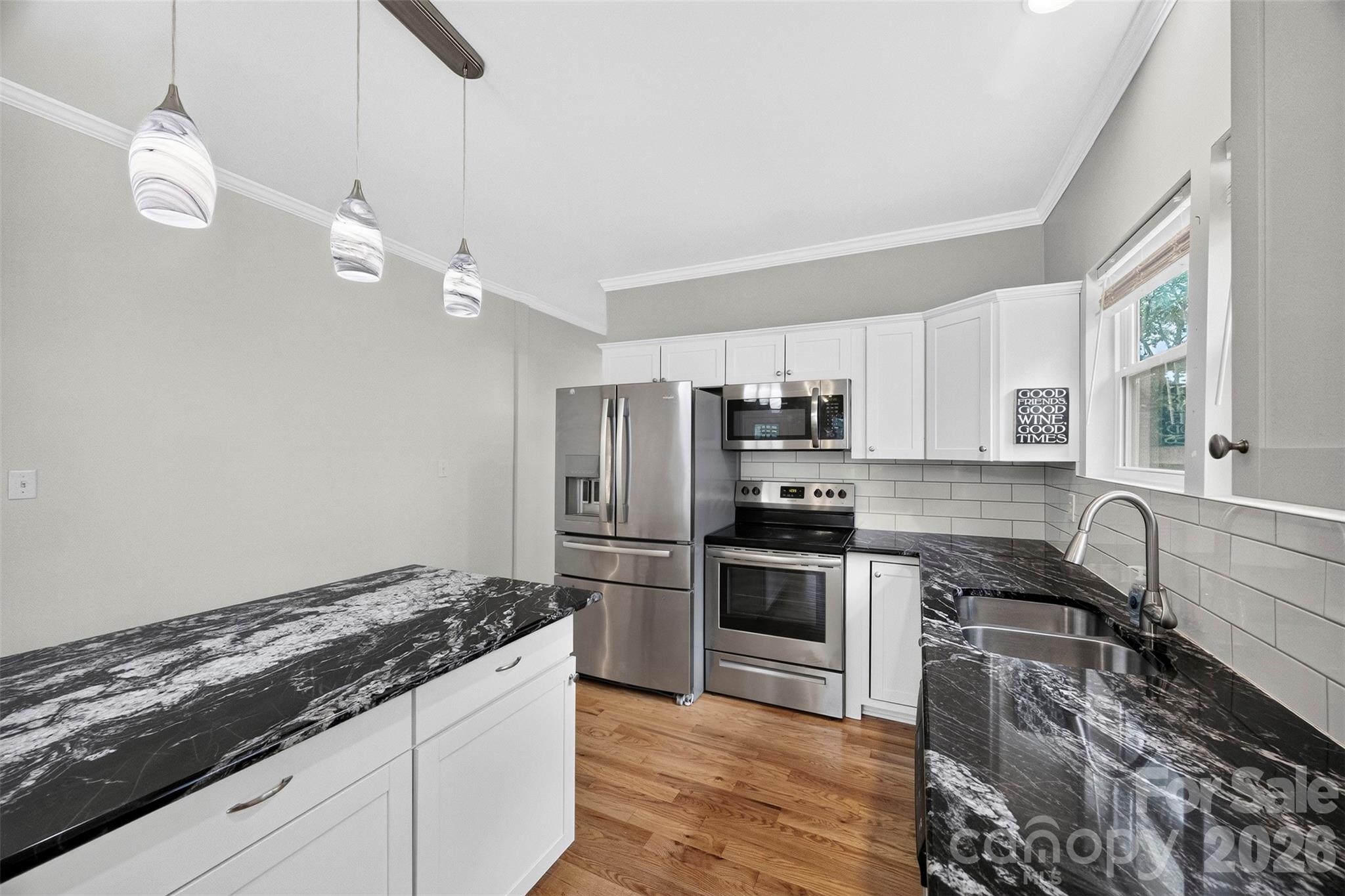 904 Laye Street Property Photo 11