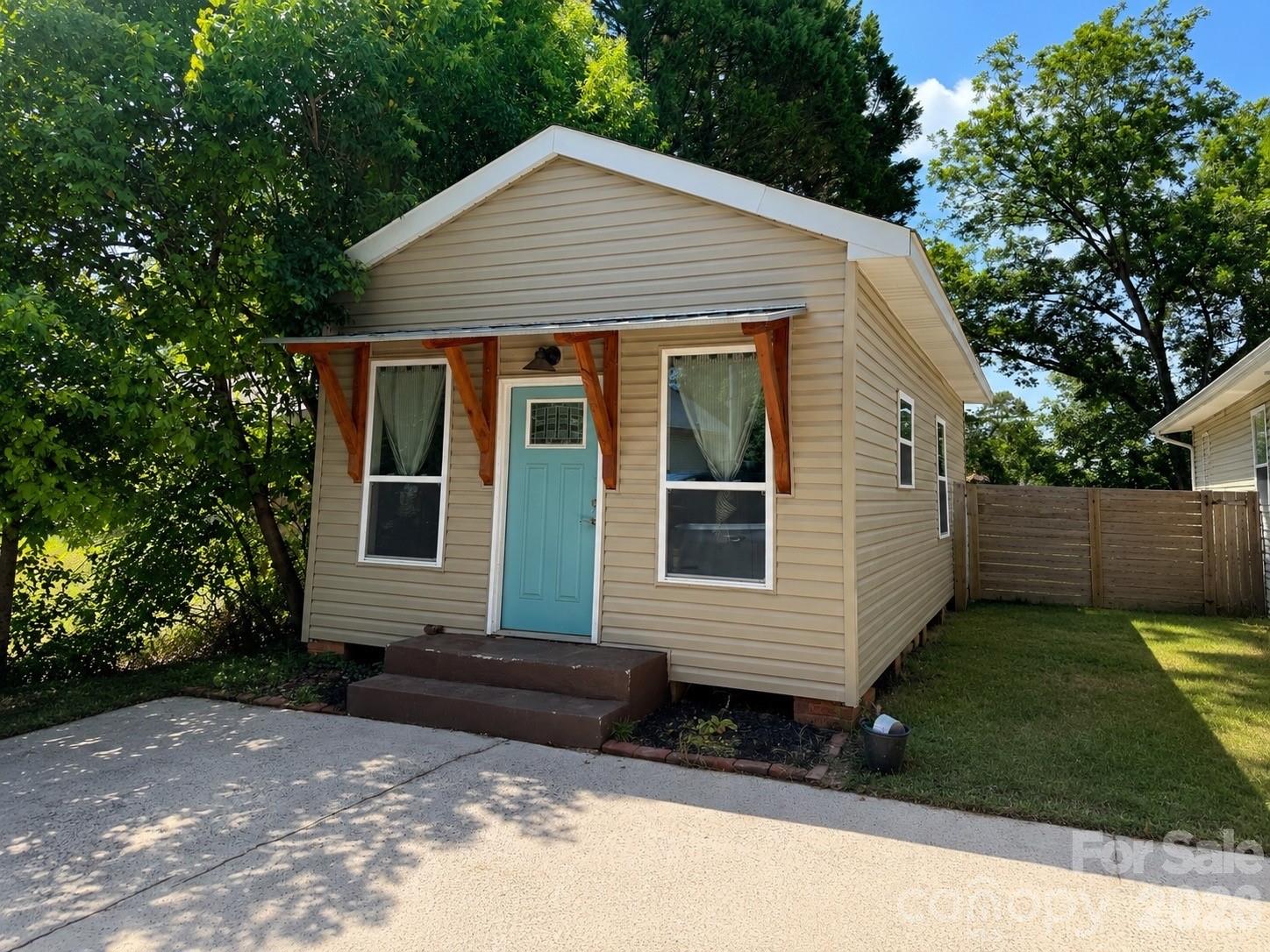 904 Laye Street Property Photo 23