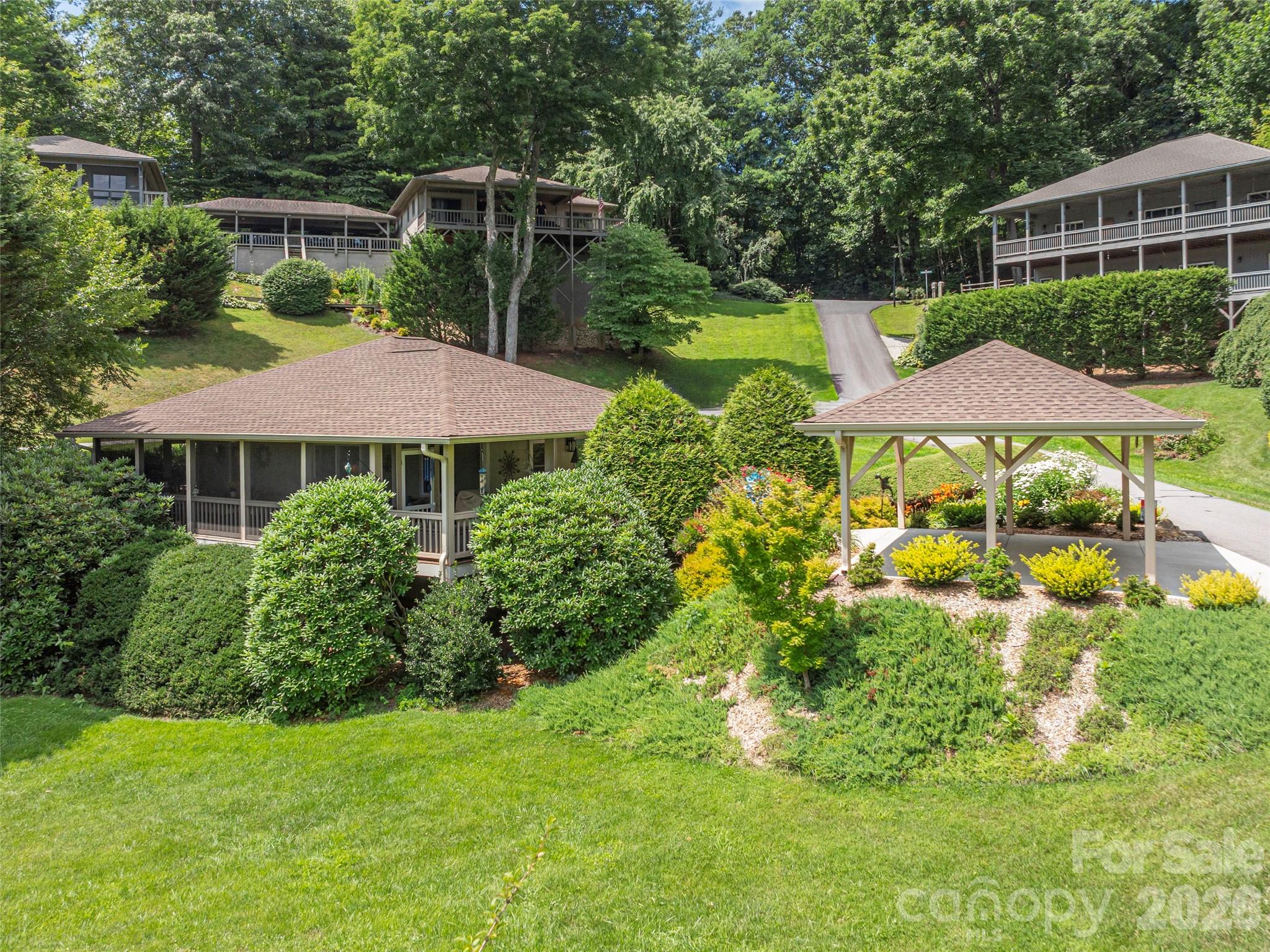 323 Hawks Crest Drive Property Photo 1