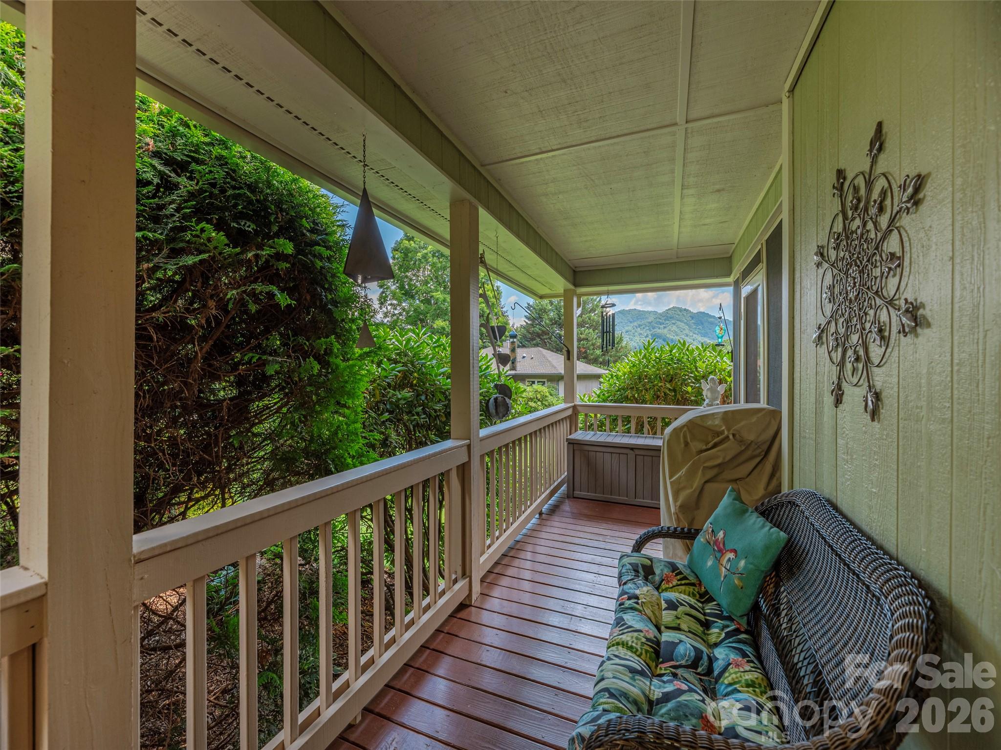 323 Hawks Crest Drive Property Photo 4