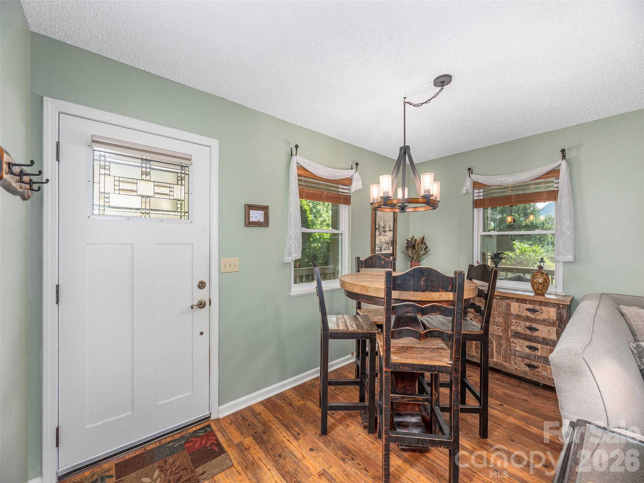 323 Hawks Crest Drive Property Photo 6