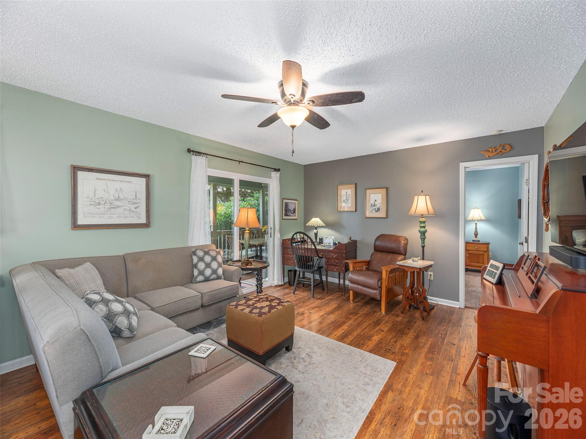 323 Hawks Crest Drive Property Photo 12