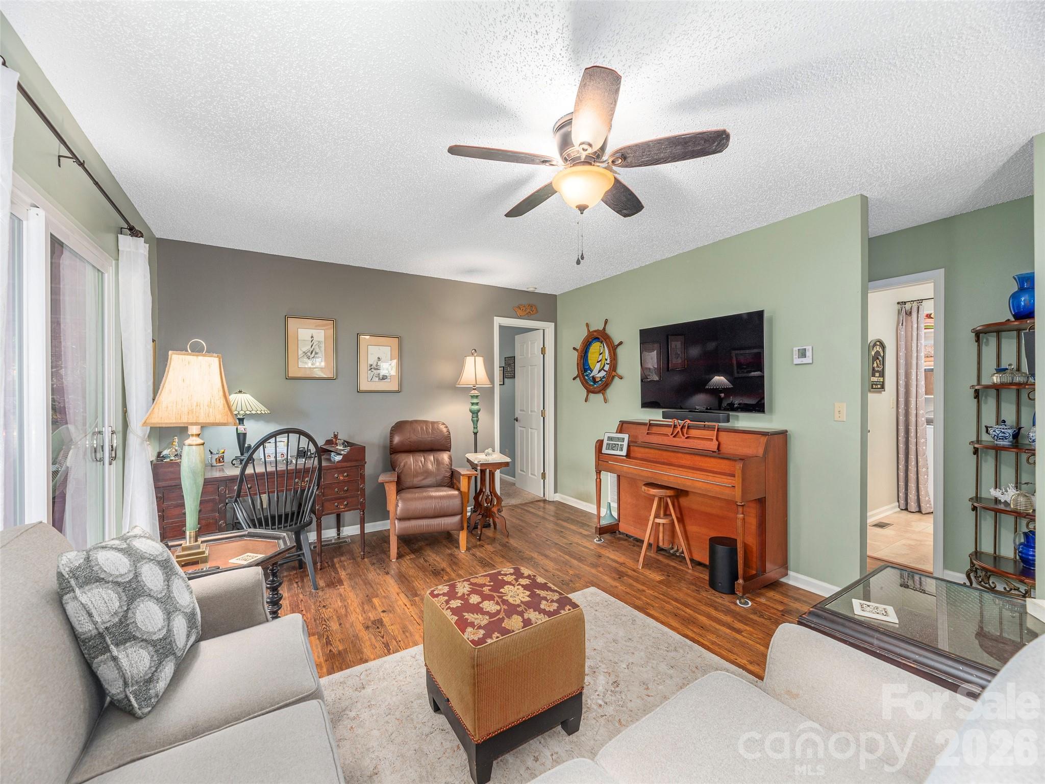 323 Hawks Crest Drive Property Photo 13