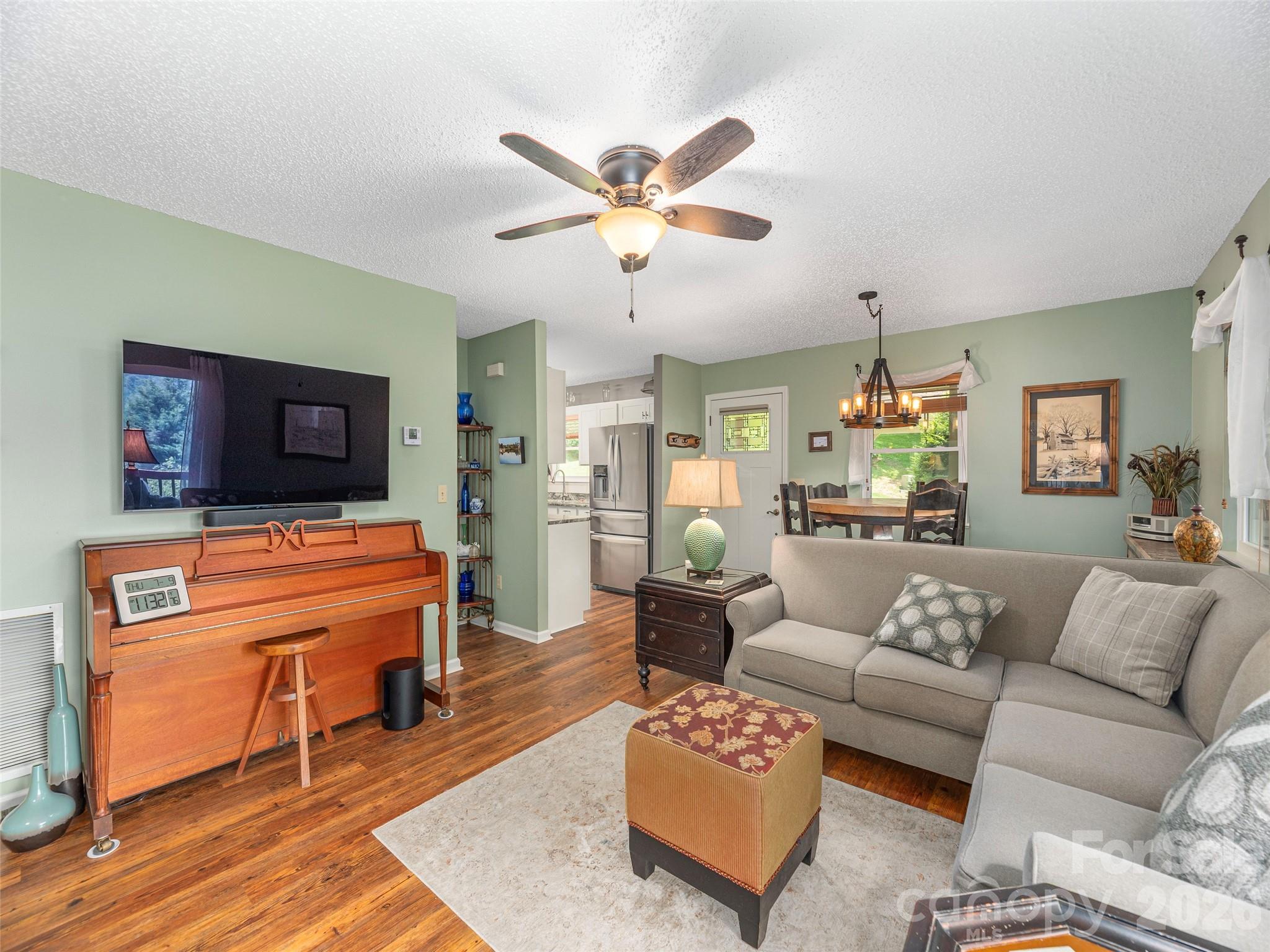 323 Hawks Crest Drive Property Photo 16