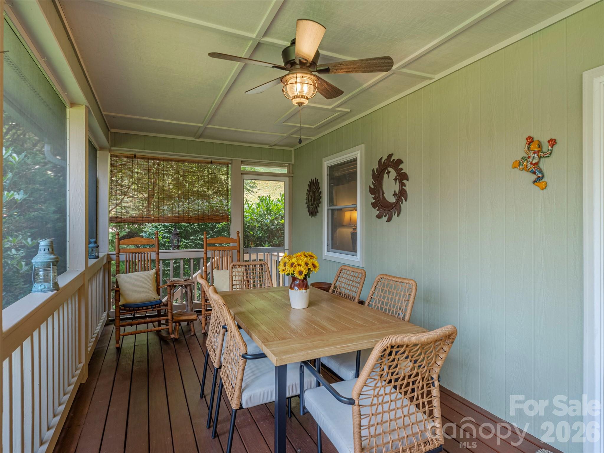 323 Hawks Crest Drive Property Photo 24