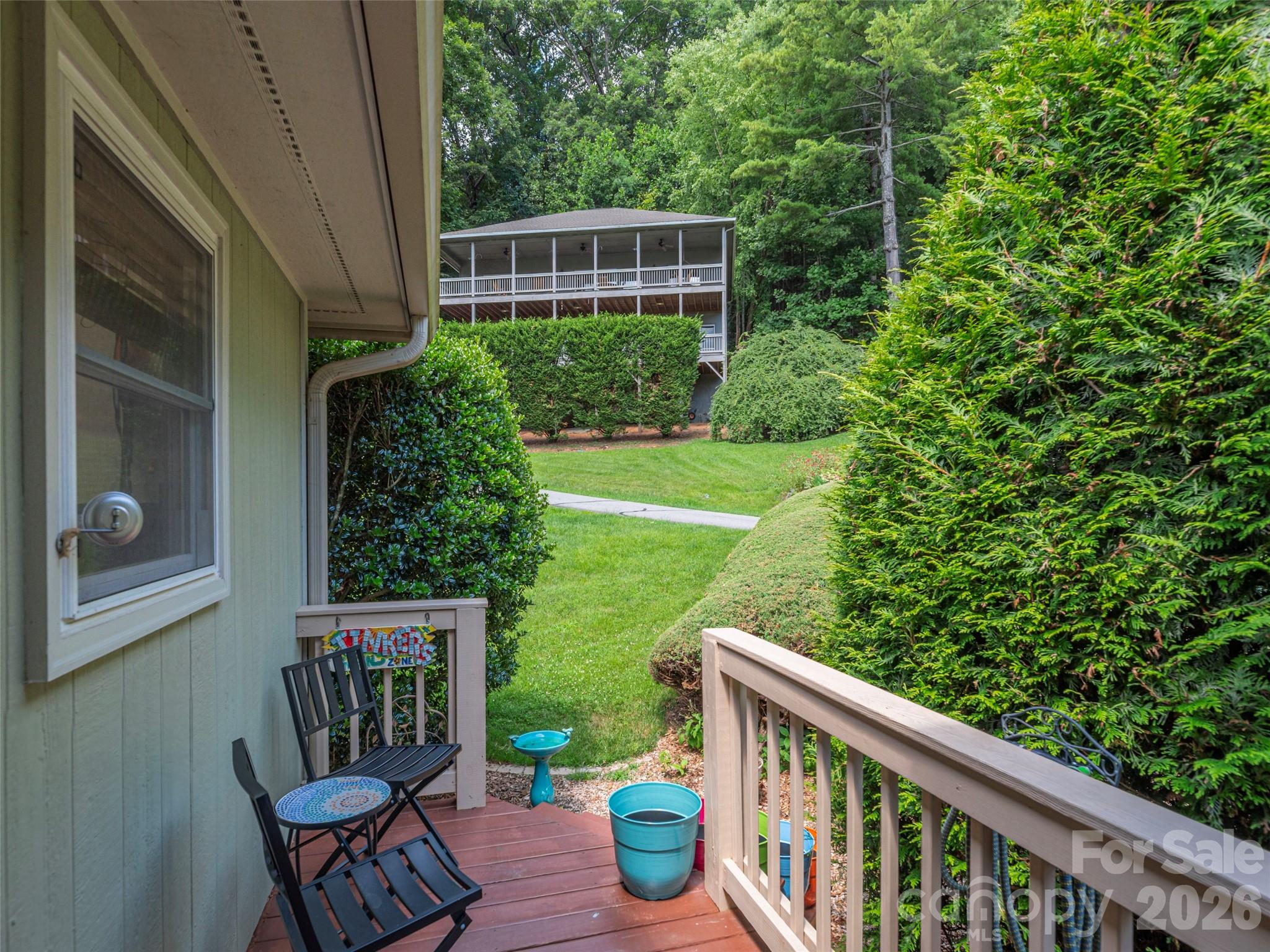 323 Hawks Crest Drive Property Photo 26