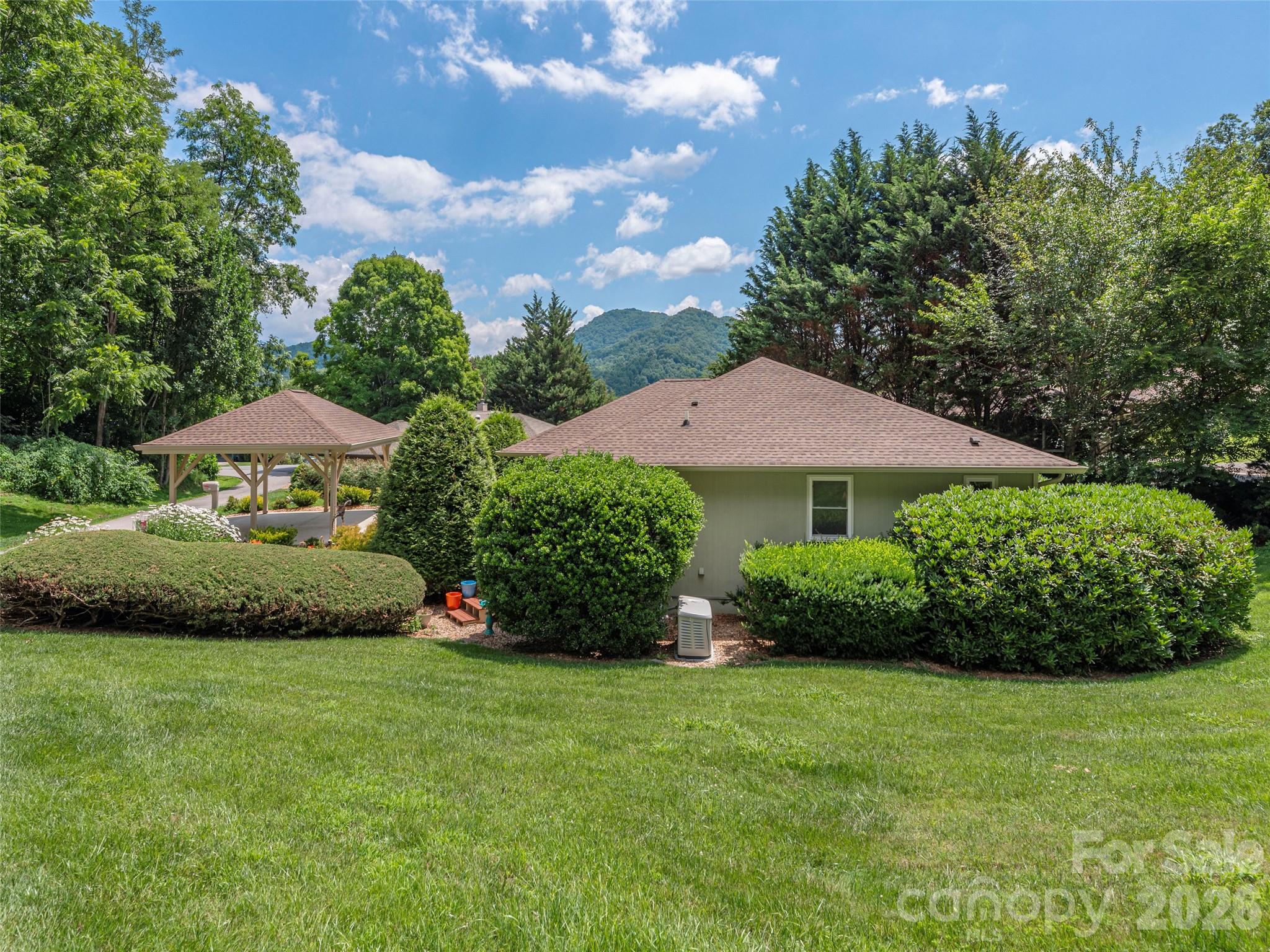 323 Hawks Crest Drive Property Photo 29