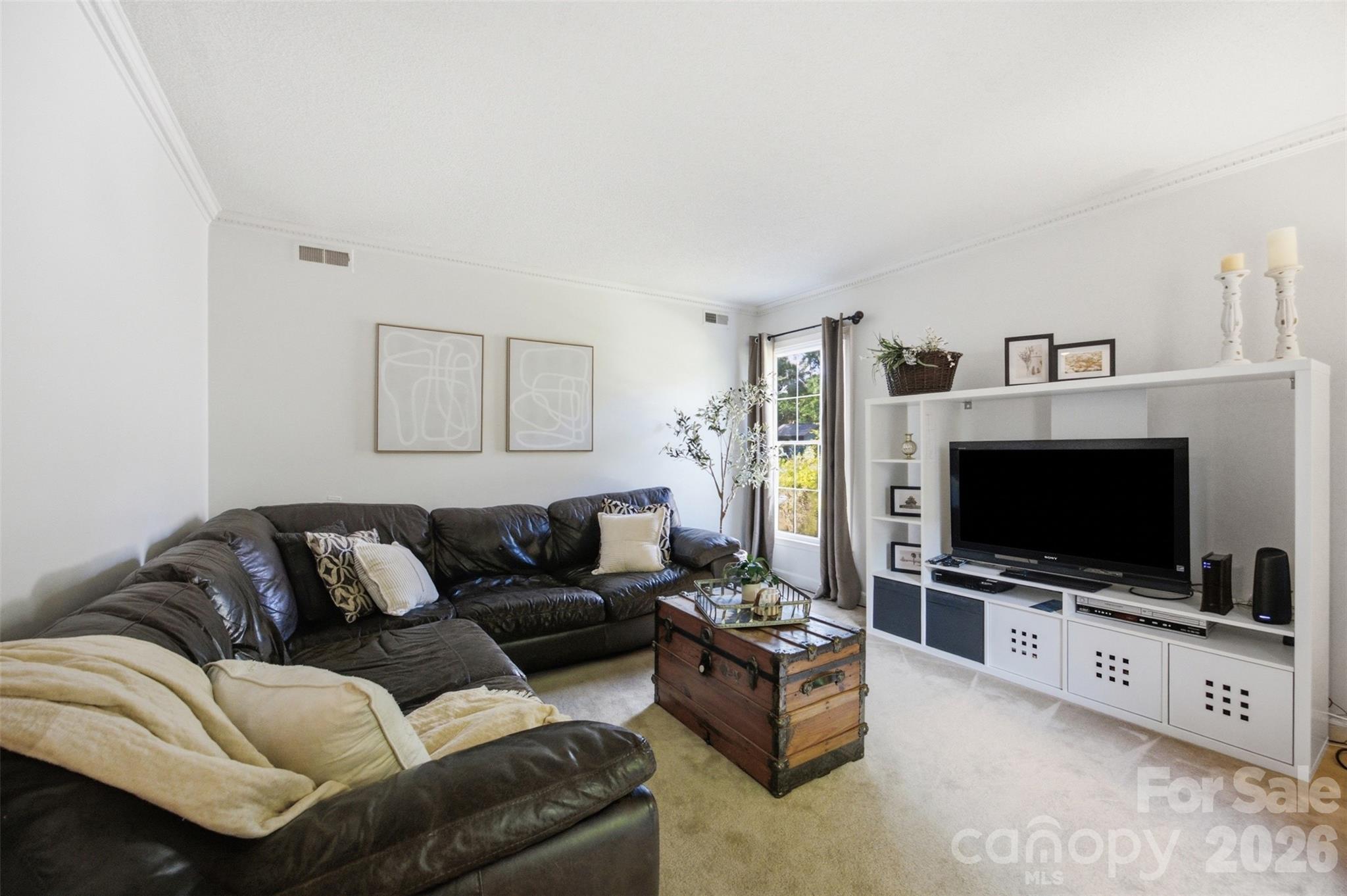 2811 Creekbed Lane Property Photo 4