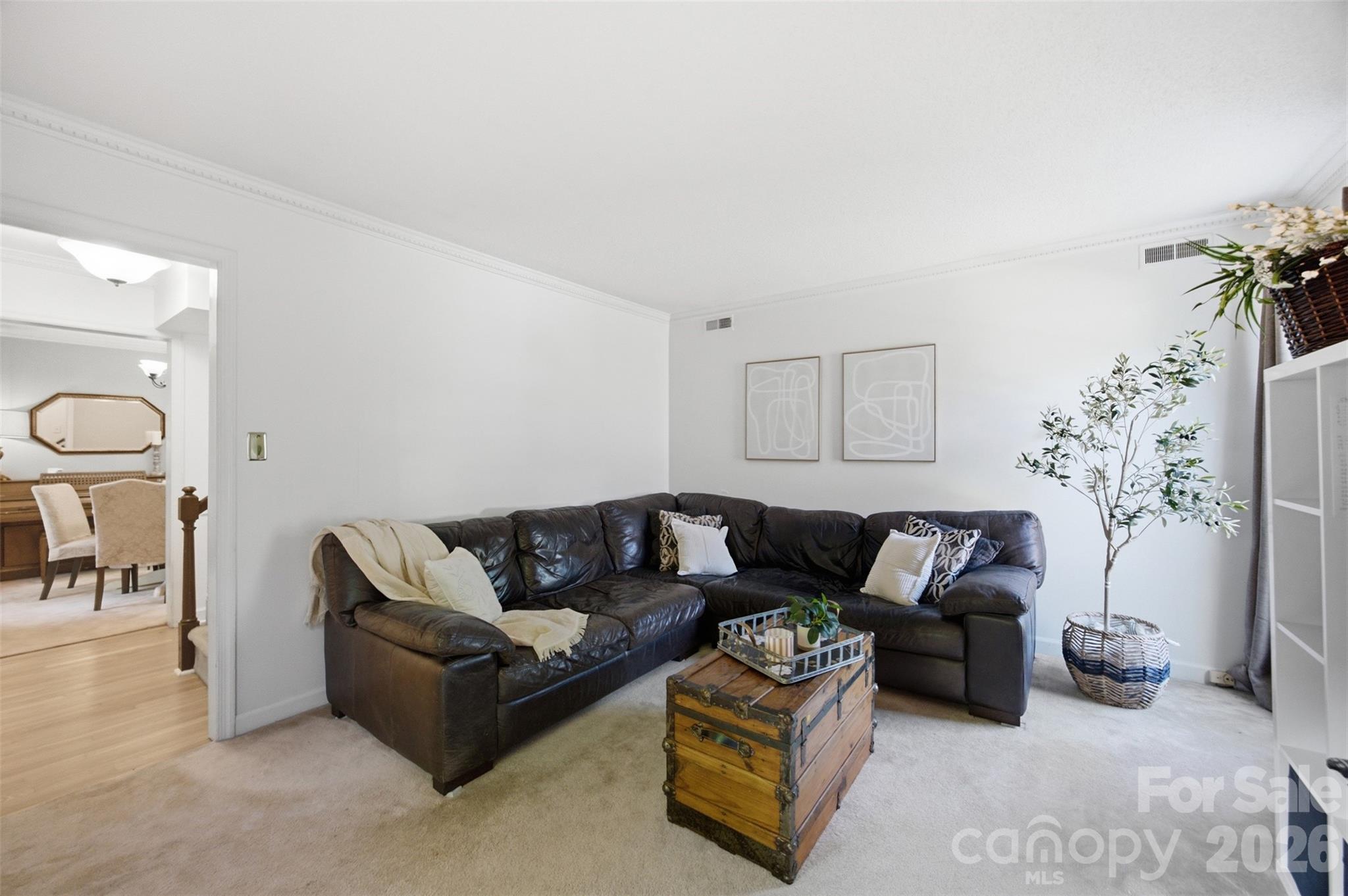 2811 Creekbed Lane Property Photo 5