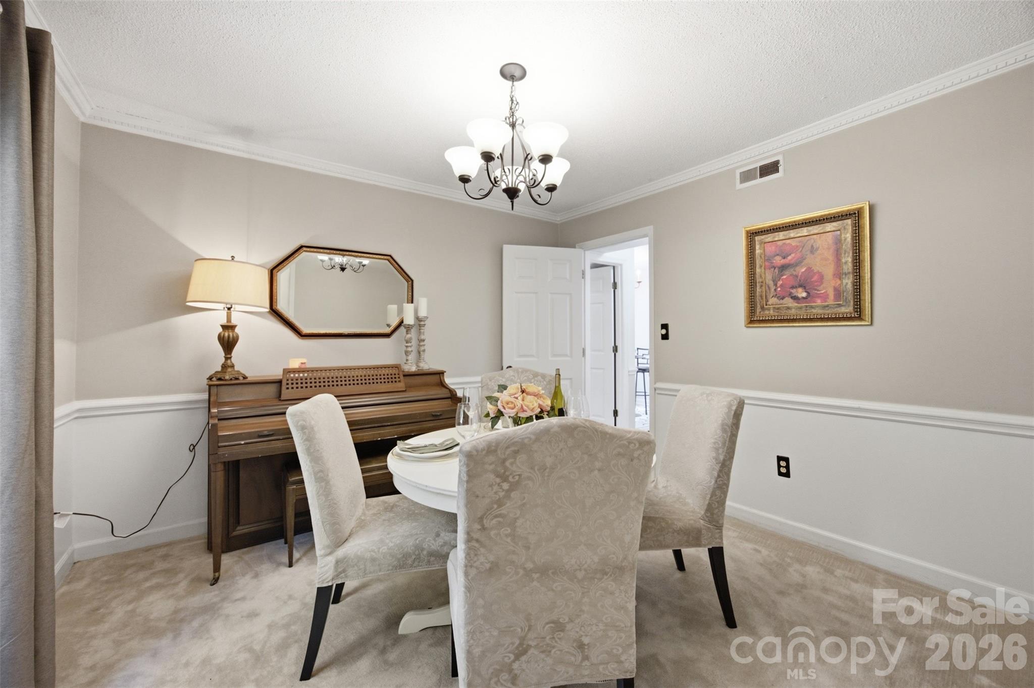2811 Creekbed Lane Property Photo 7