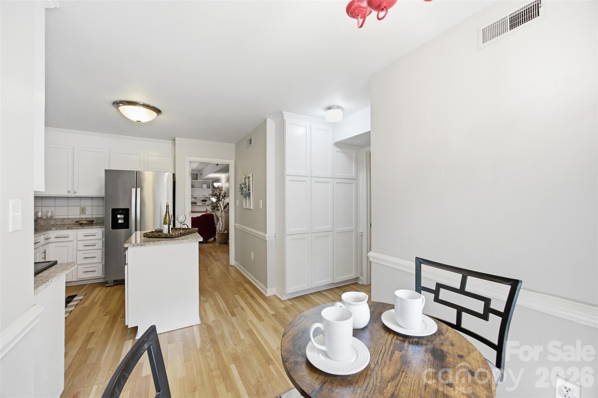 2811 Creekbed Lane Property Photo 11
