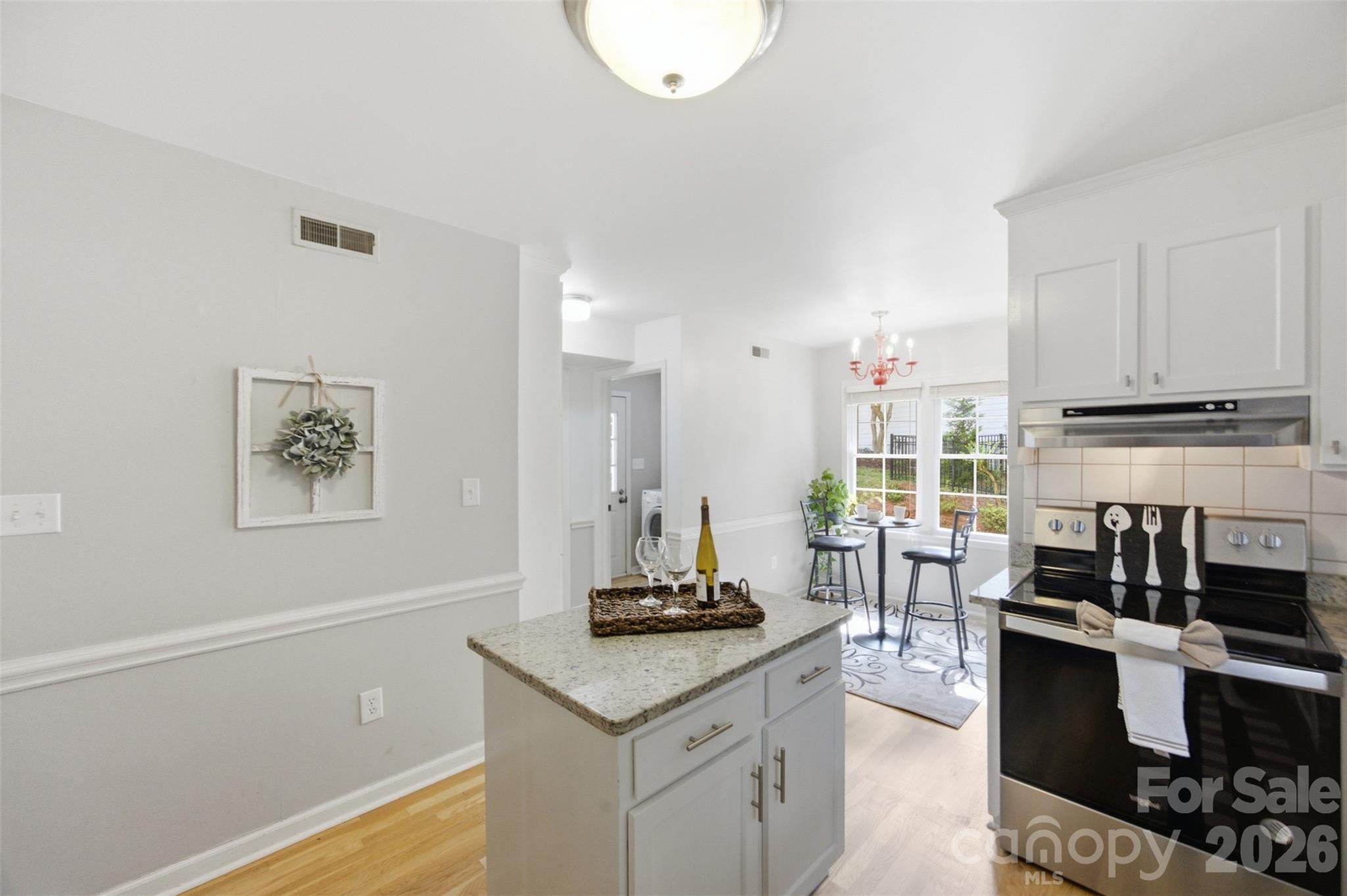 2811 Creekbed Lane Property Photo 12