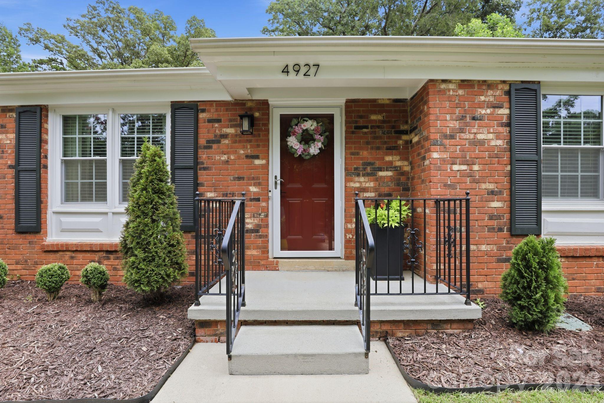 4927 Farm Pond Lane Property Photo 1