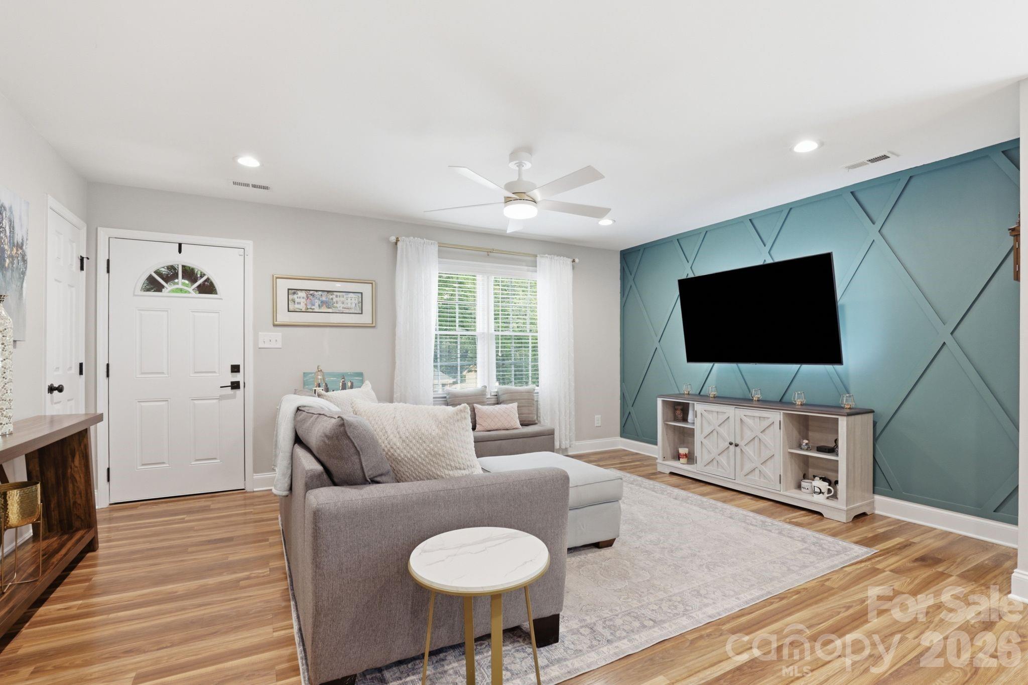 4927 Farm Pond Lane Property Photo 7