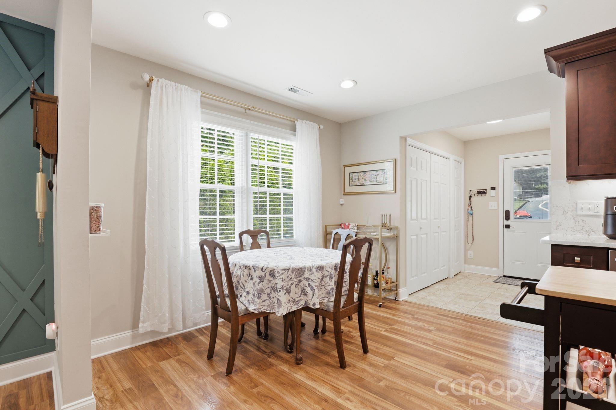 4927 Farm Pond Lane Property Photo 10