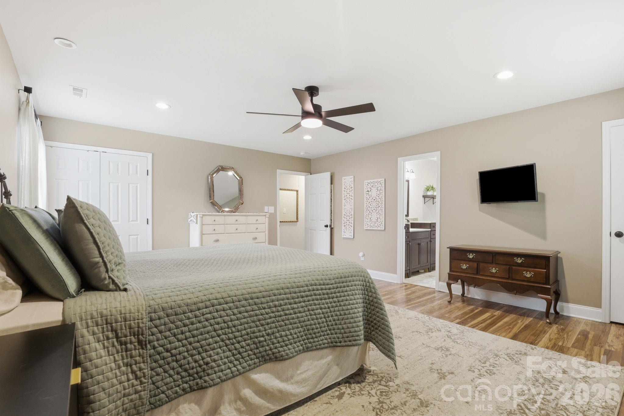 4927 Farm Pond Lane Property Photo 12