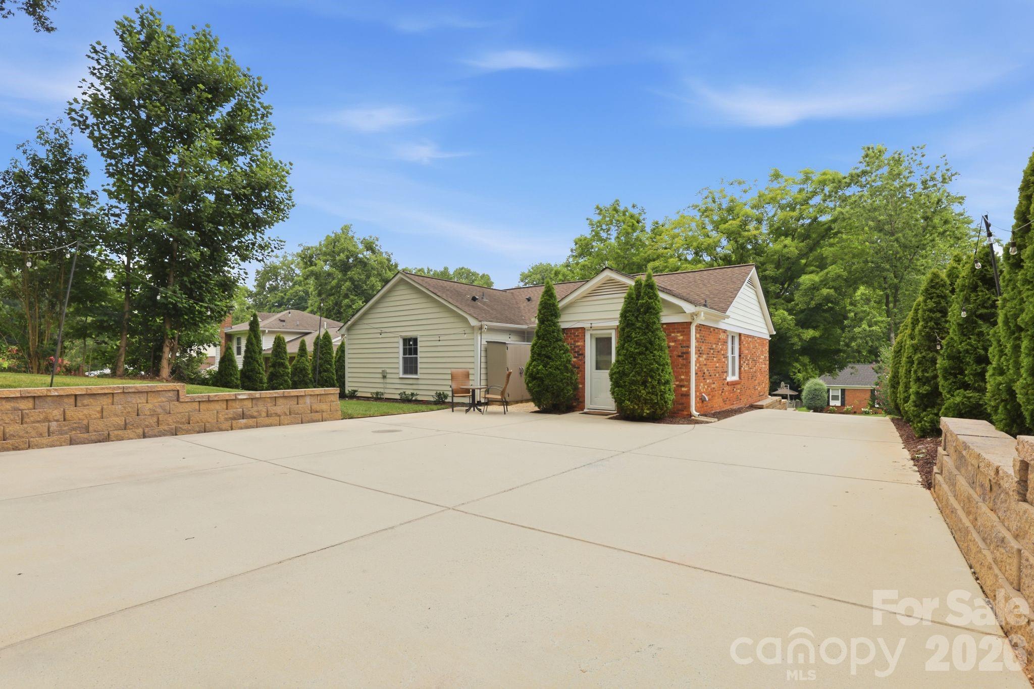4927 Farm Pond Lane Property Photo 25