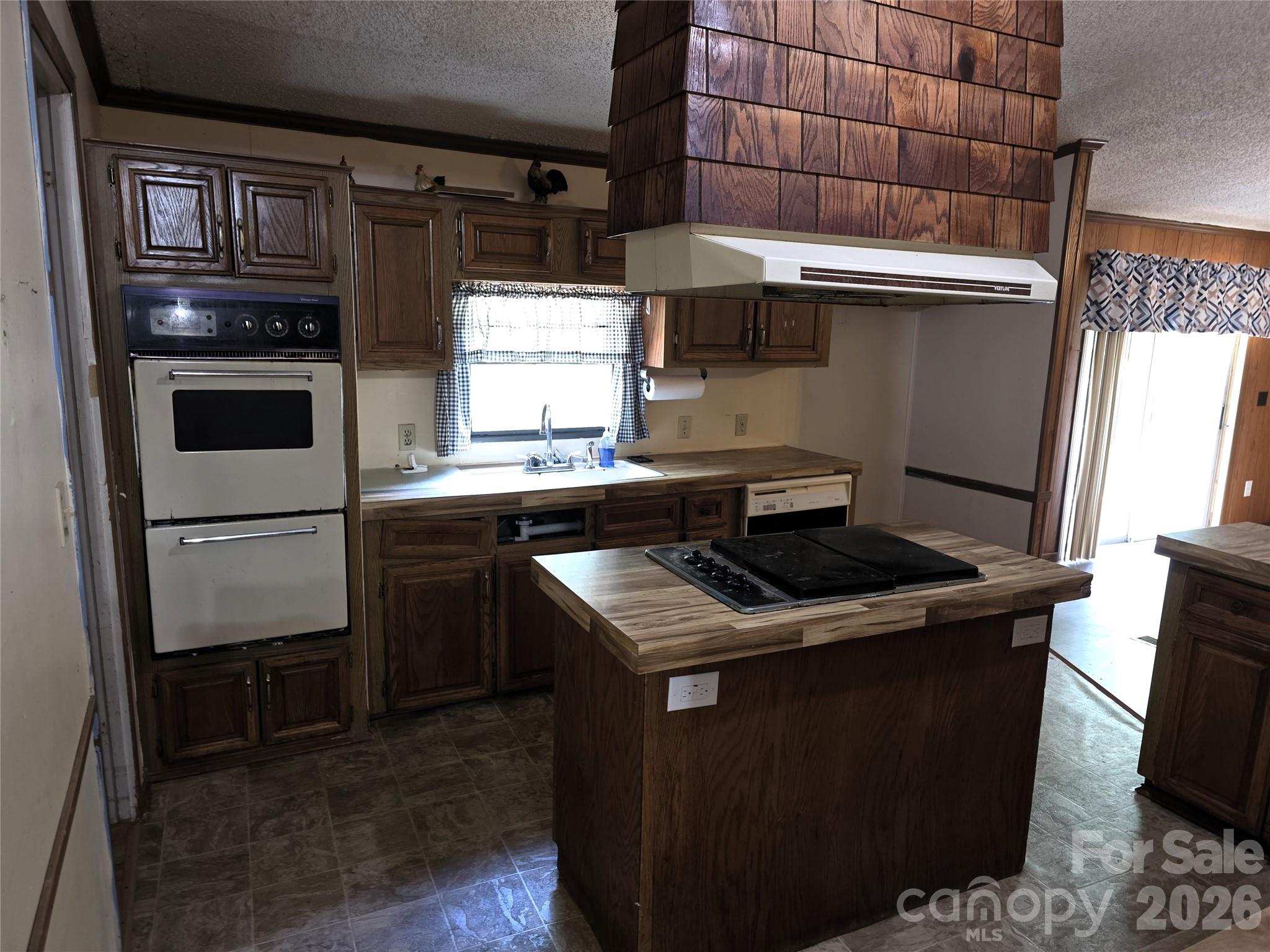 1340 Bowling Green Drive Property Photo 8