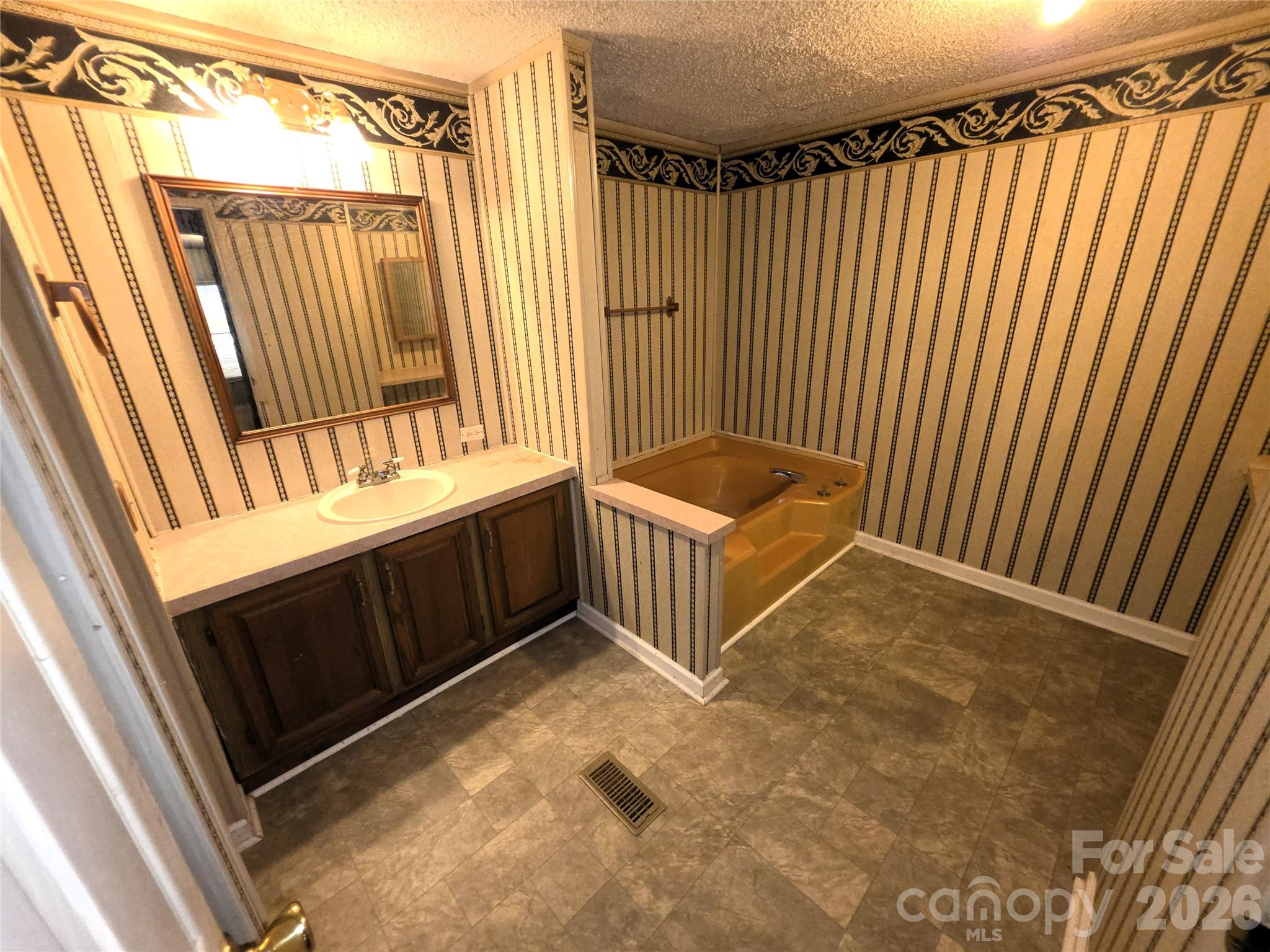 1340 Bowling Green Drive Property Photo 18