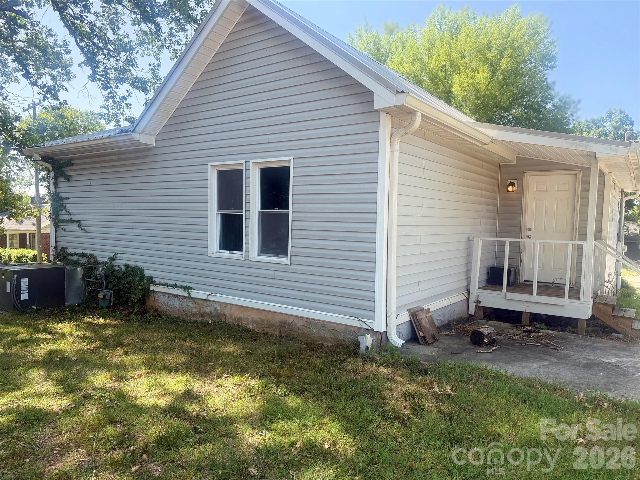 618 S Center Street Property Photo 8