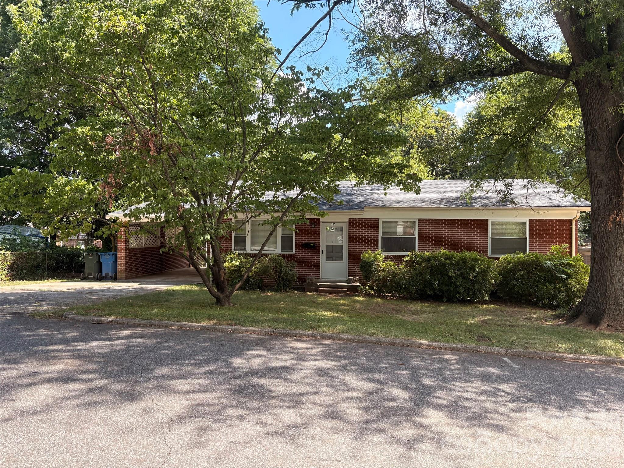 725 5th Avenue Property Photo 1