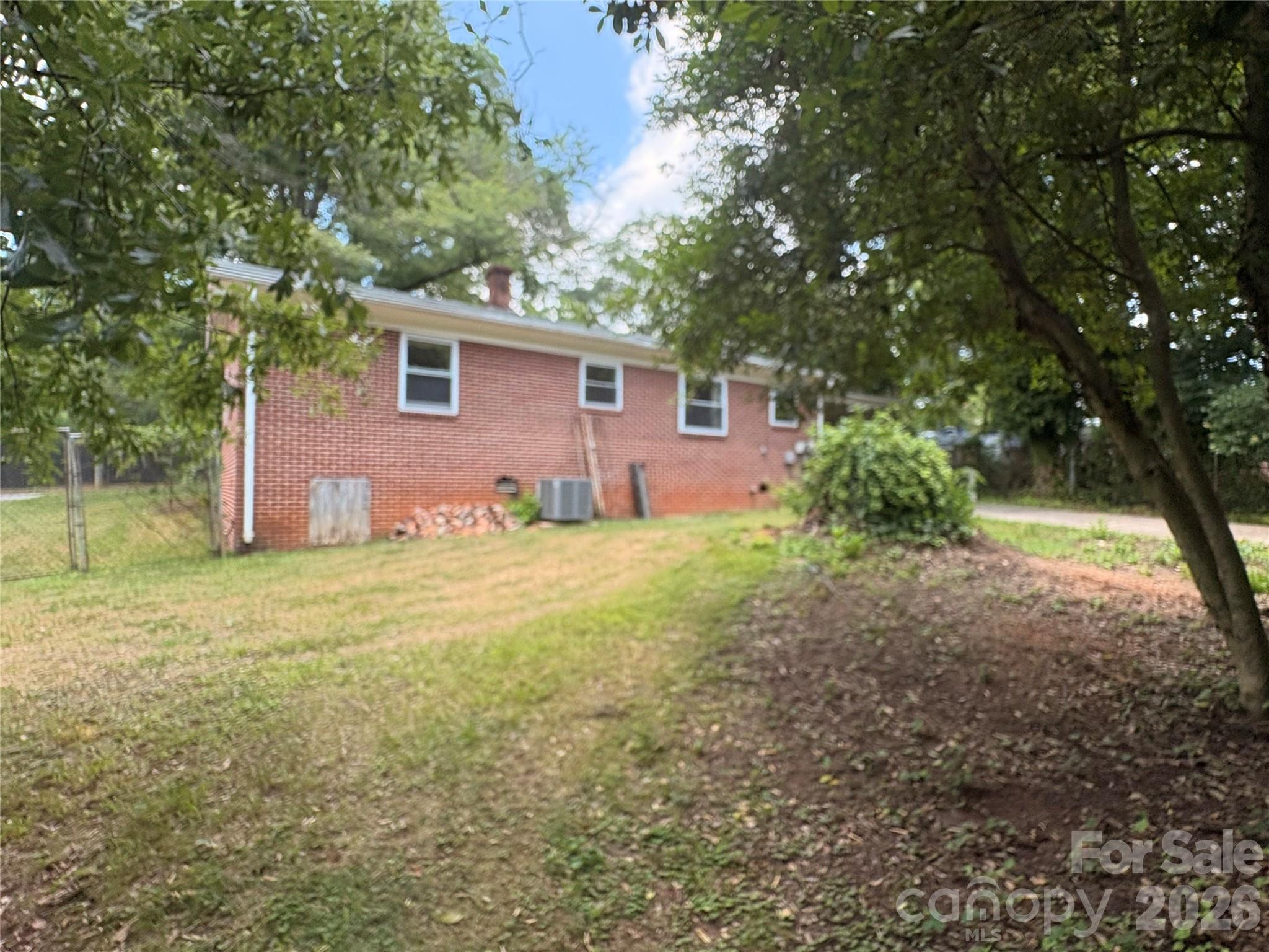 725 5th Avenue Property Photo 3