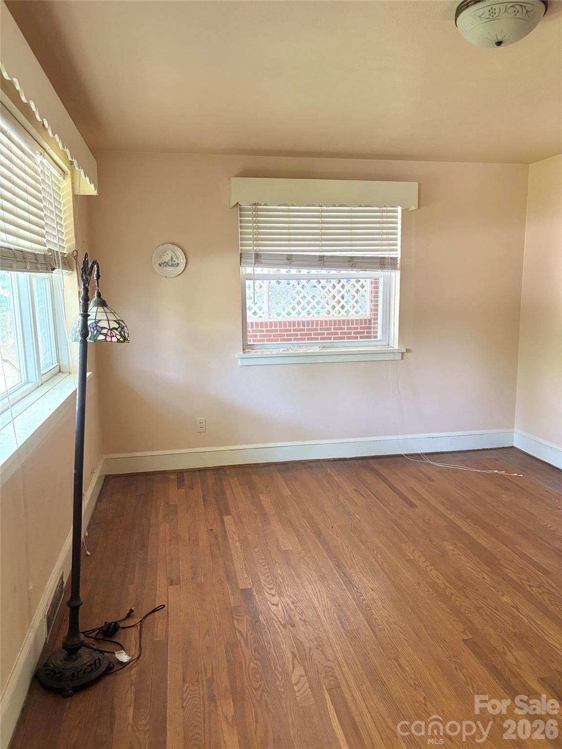 725 5th Avenue Property Photo 9