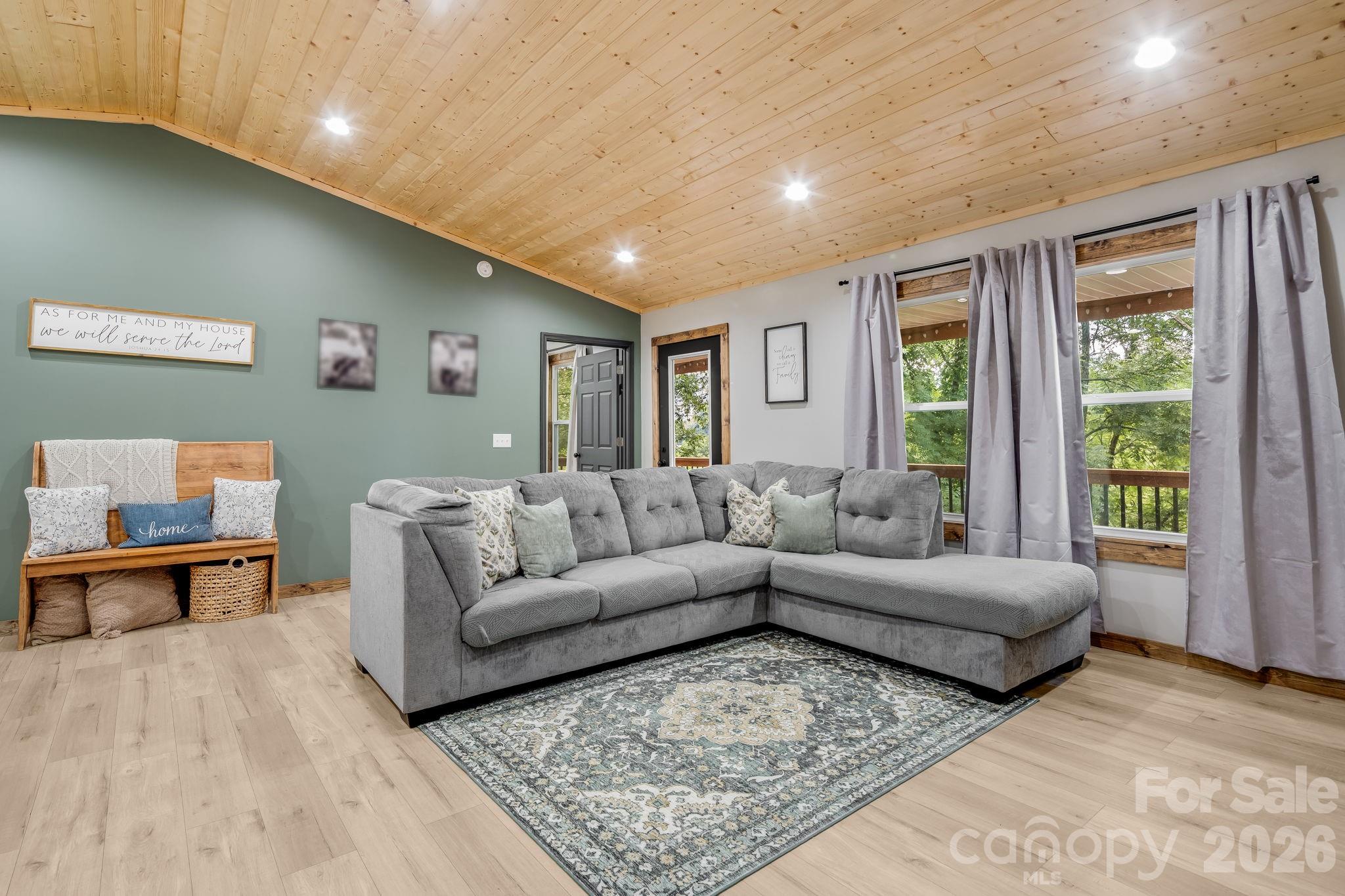 295 Penland Street Property Photo 11