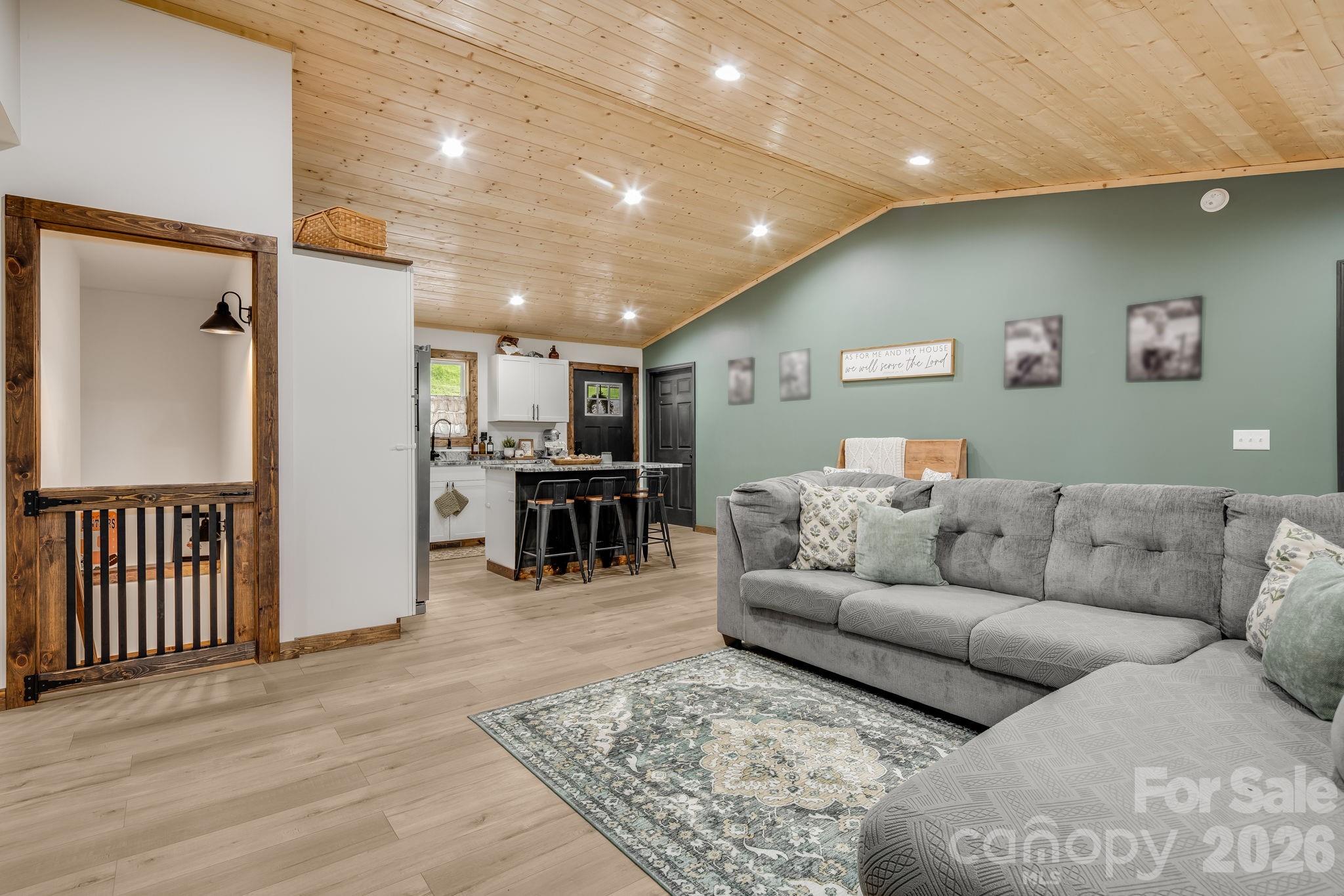 295 Penland Street Property Photo 12