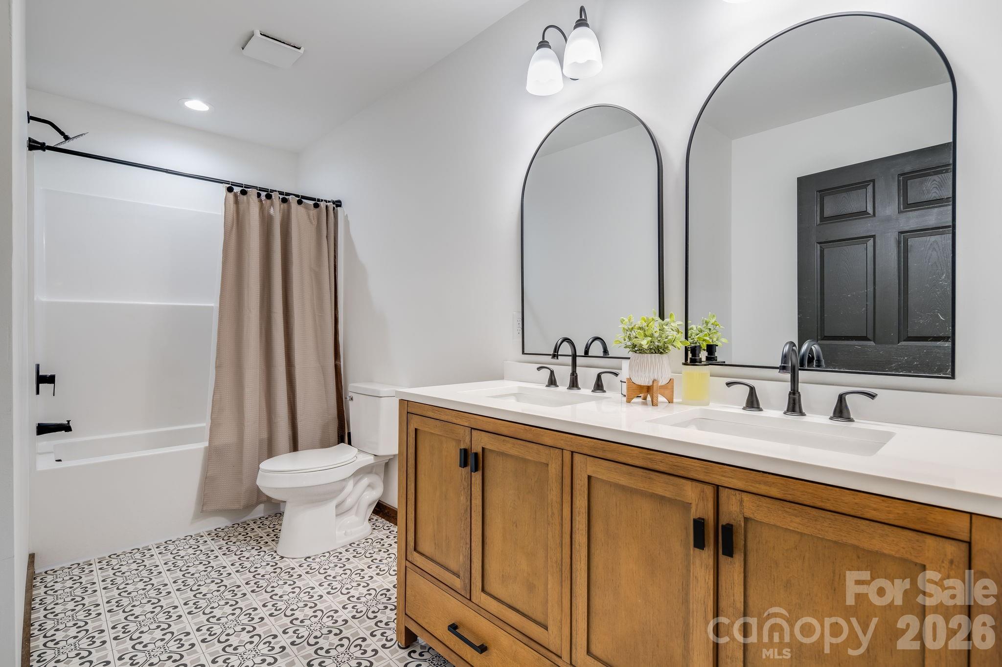 295 Penland Street Property Photo 15