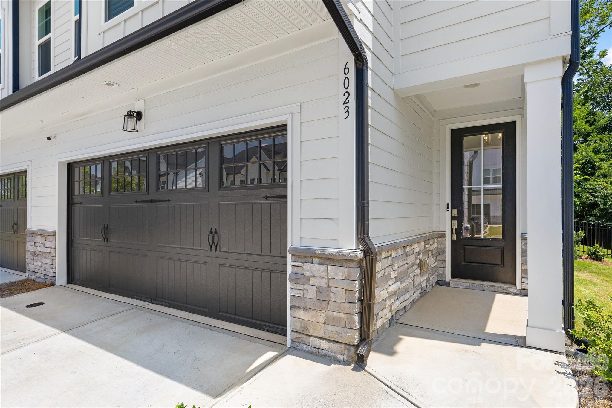 6023 Corbin Woods Court Property Photo 4