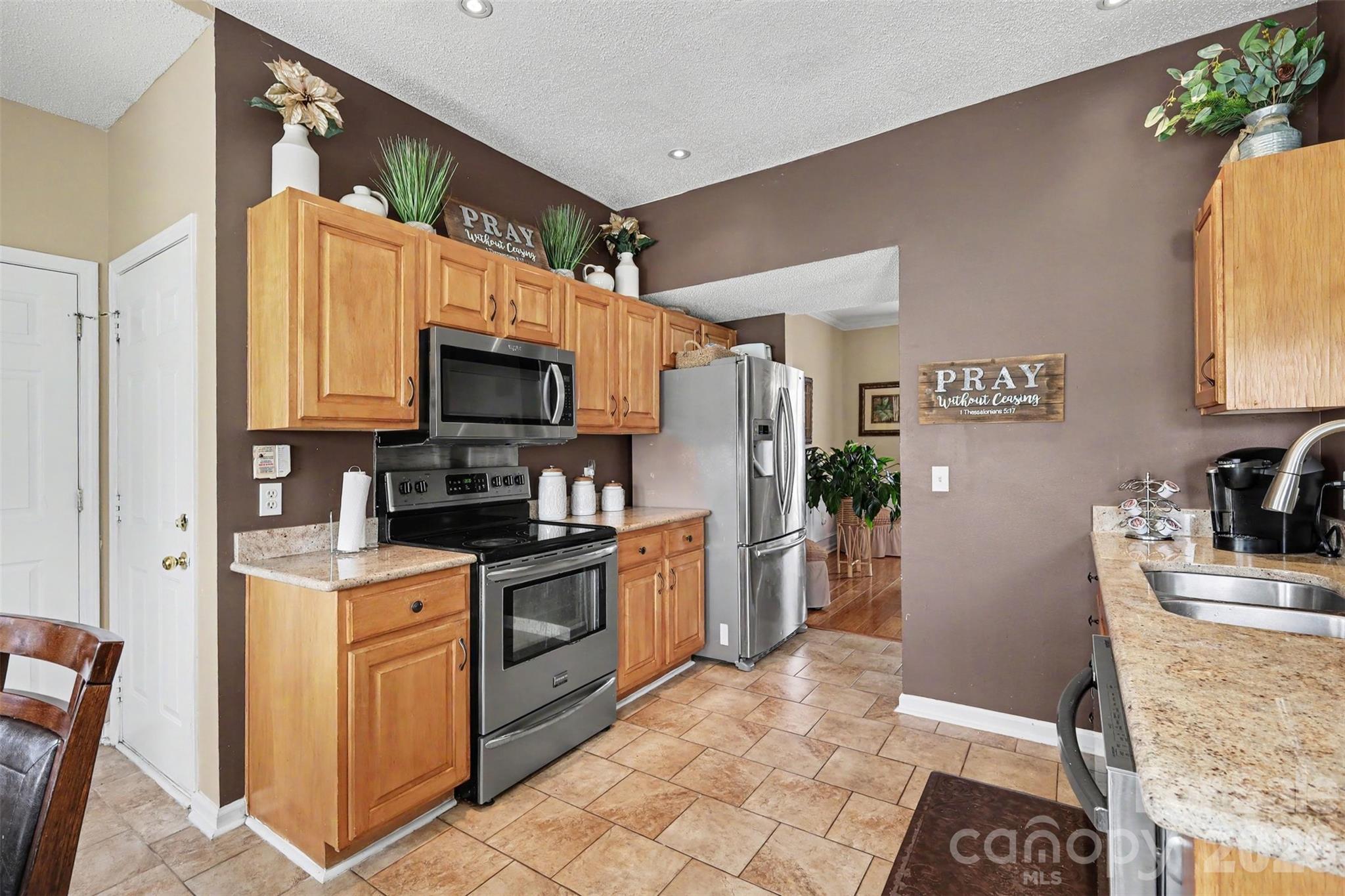 1826 Conifer Circle Property Photo 3