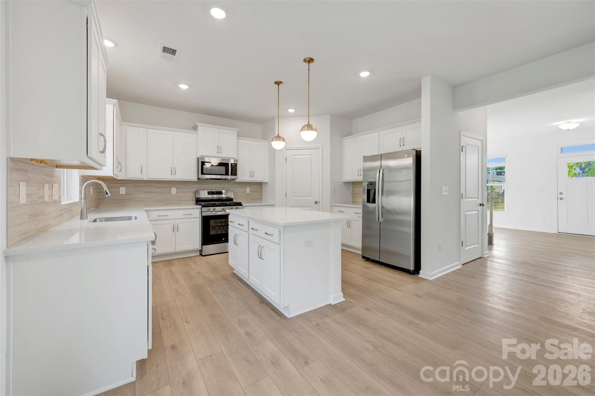 512 Willoughby Park Drive Property Photo 6