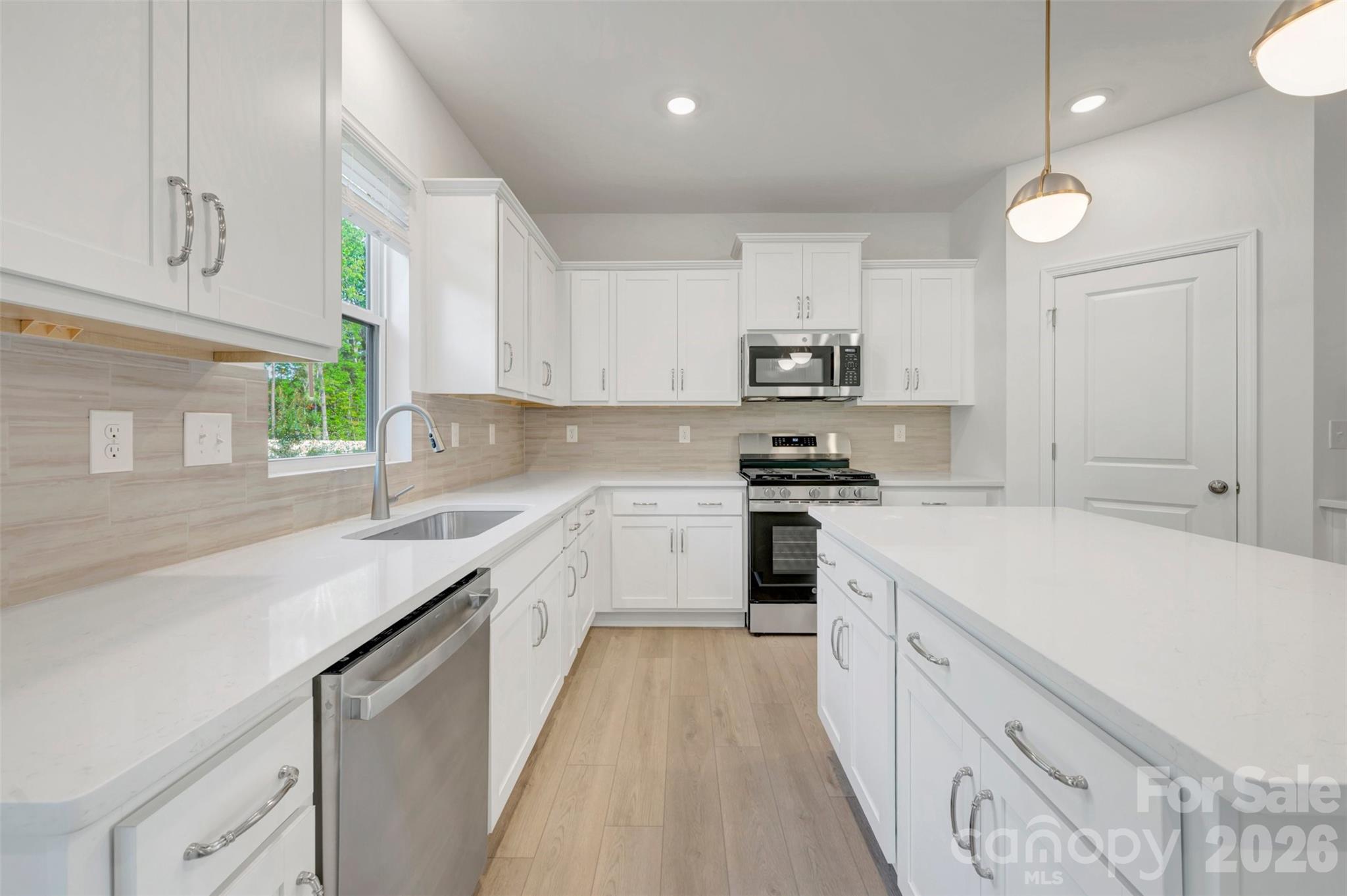 512 Willoughby Park Drive Property Photo 7
