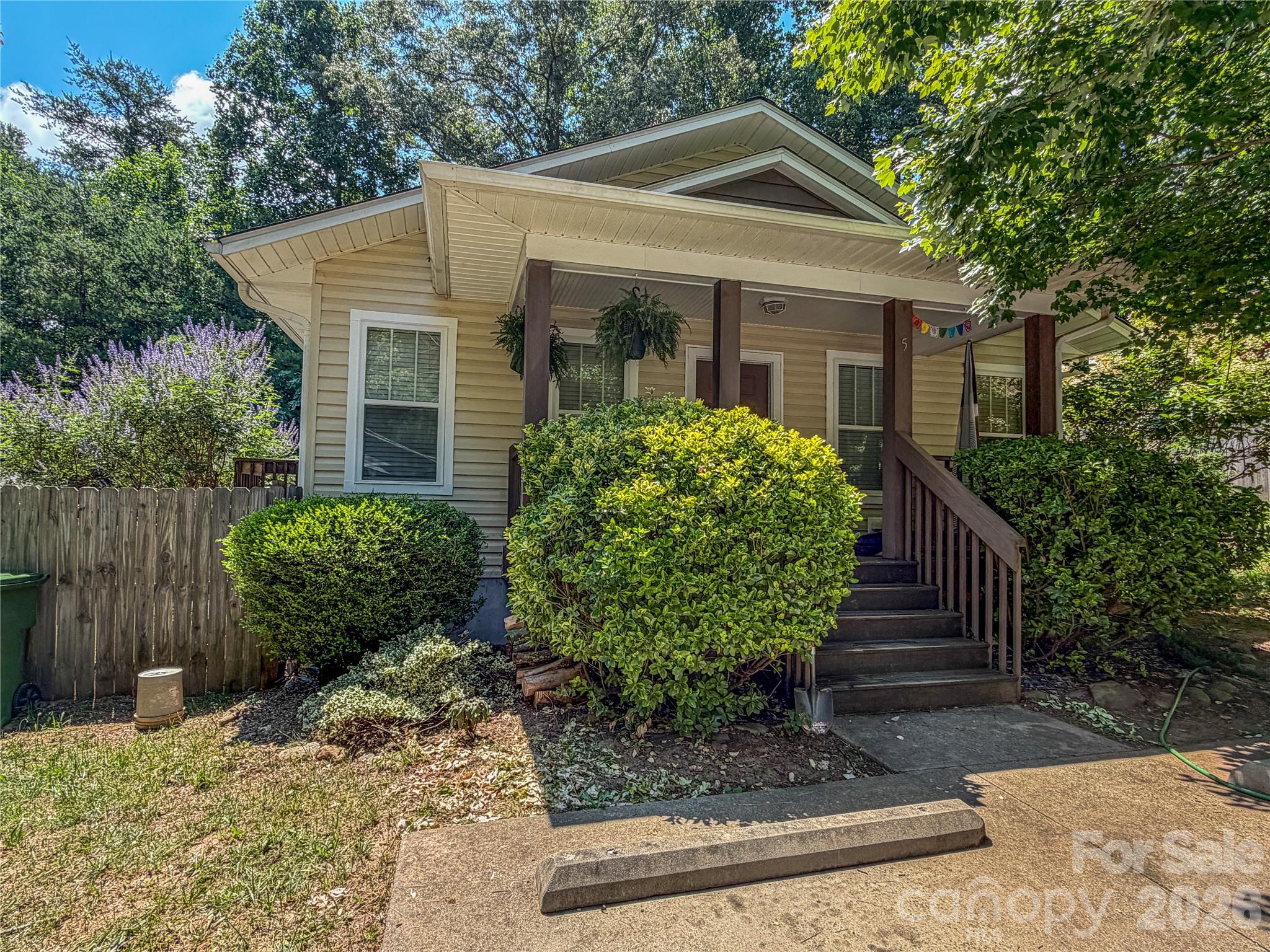 5 Springmill Drive Property Photo 1