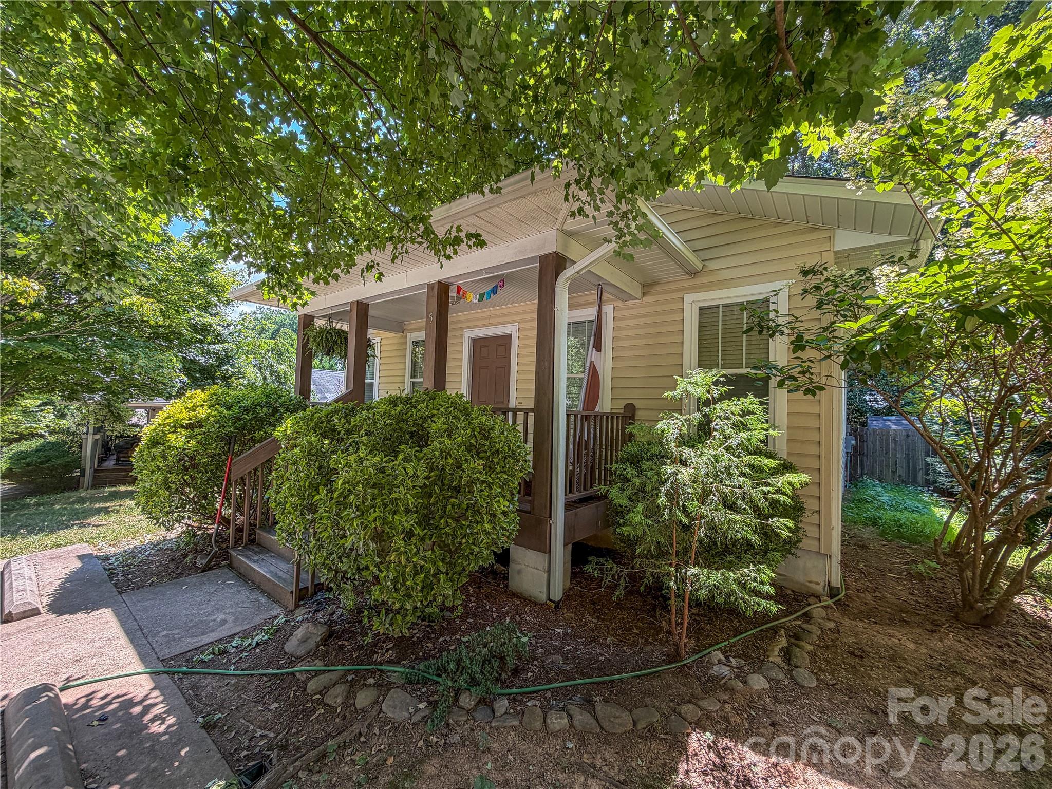 5 Springmill Drive Property Photo 2