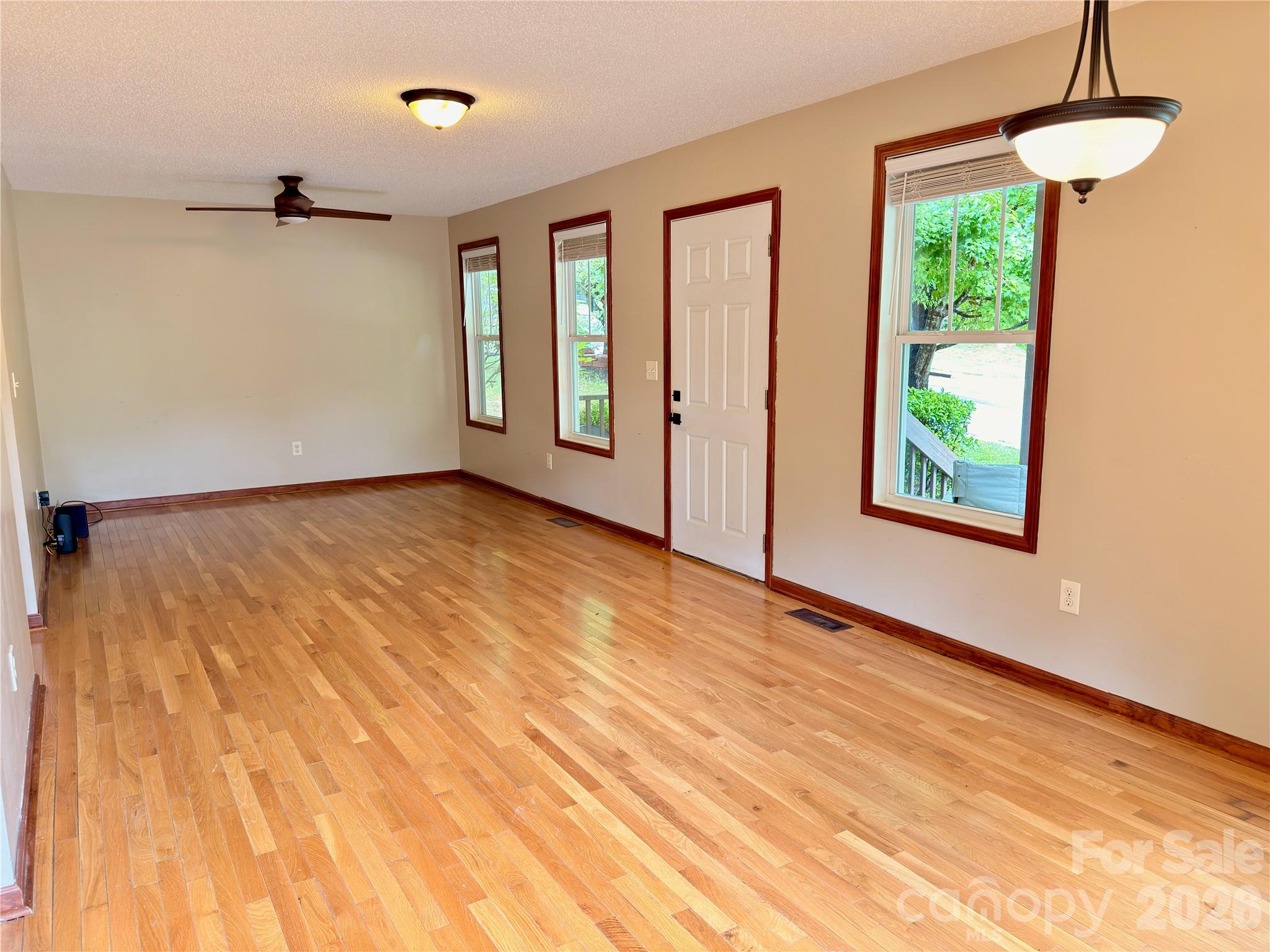 5 Springmill Drive Property Photo 7