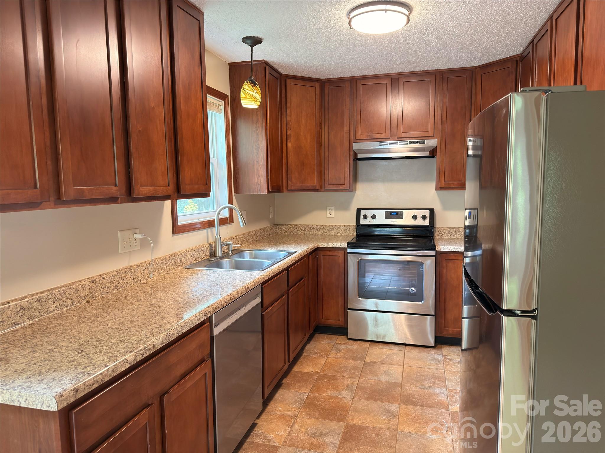 5 Springmill Drive Property Photo 9