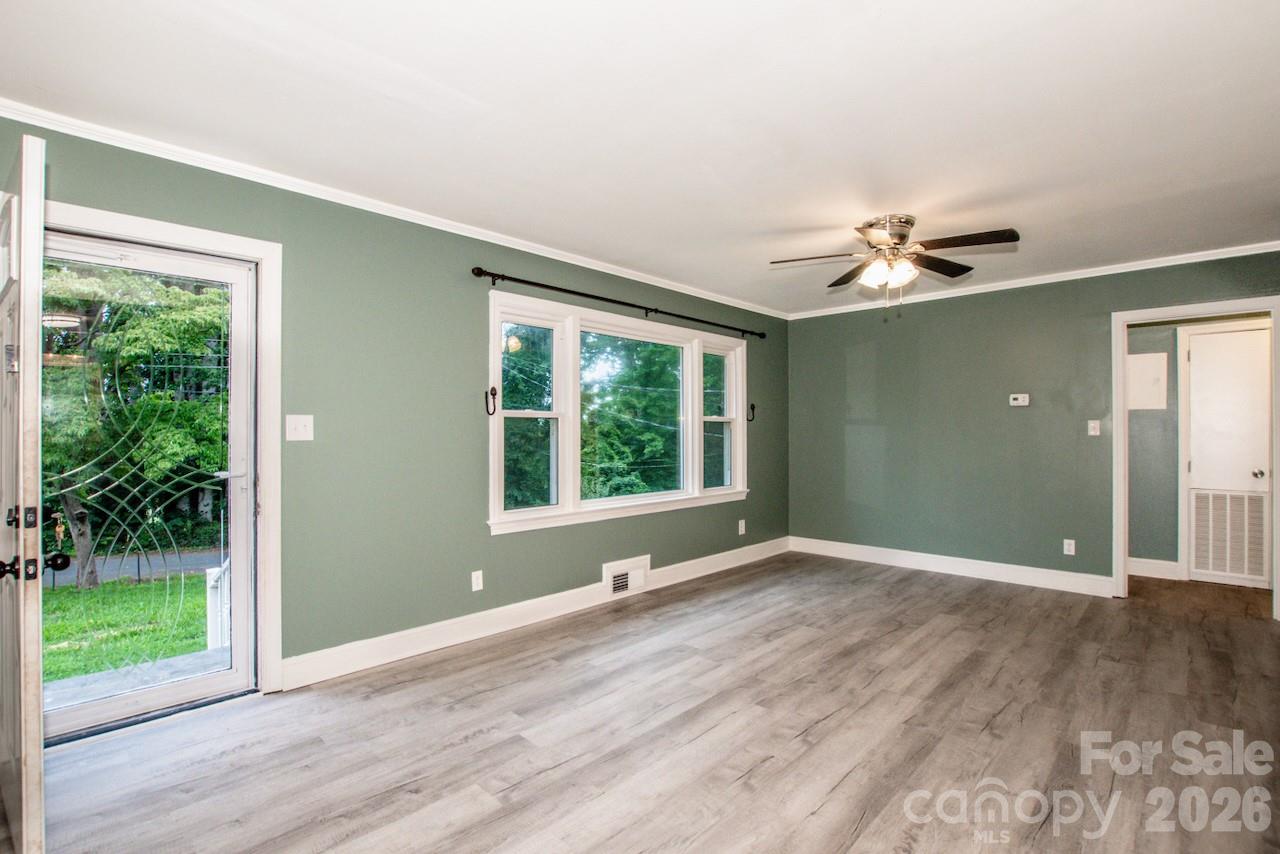 1317 Meadowbrook Circle Property Photo 8