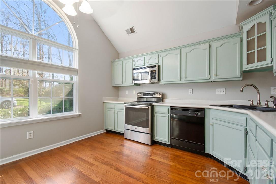 8401 Southgate Commons Drive Property Photo 6