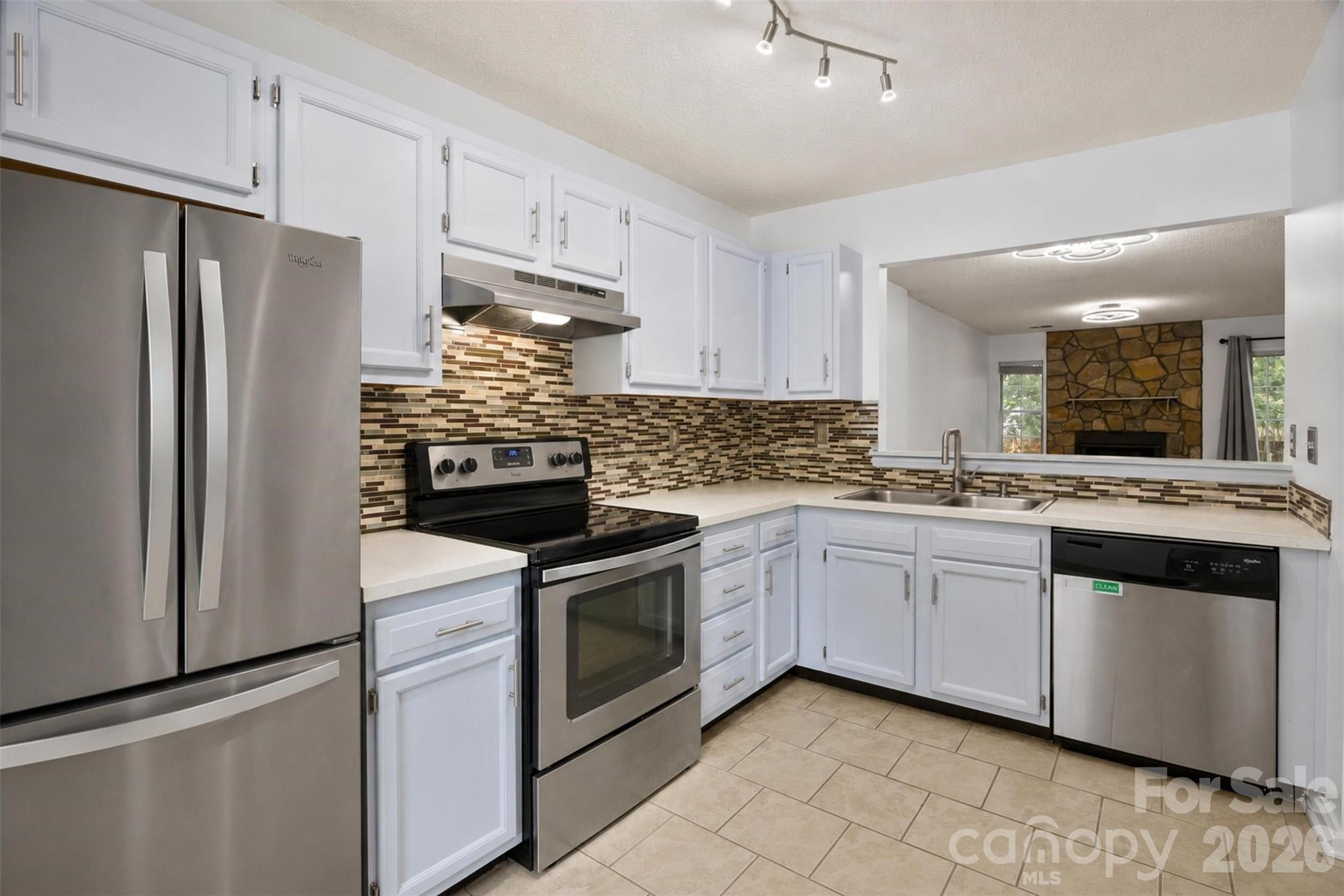 6404 Windsor Gate Lane Property Photo 4