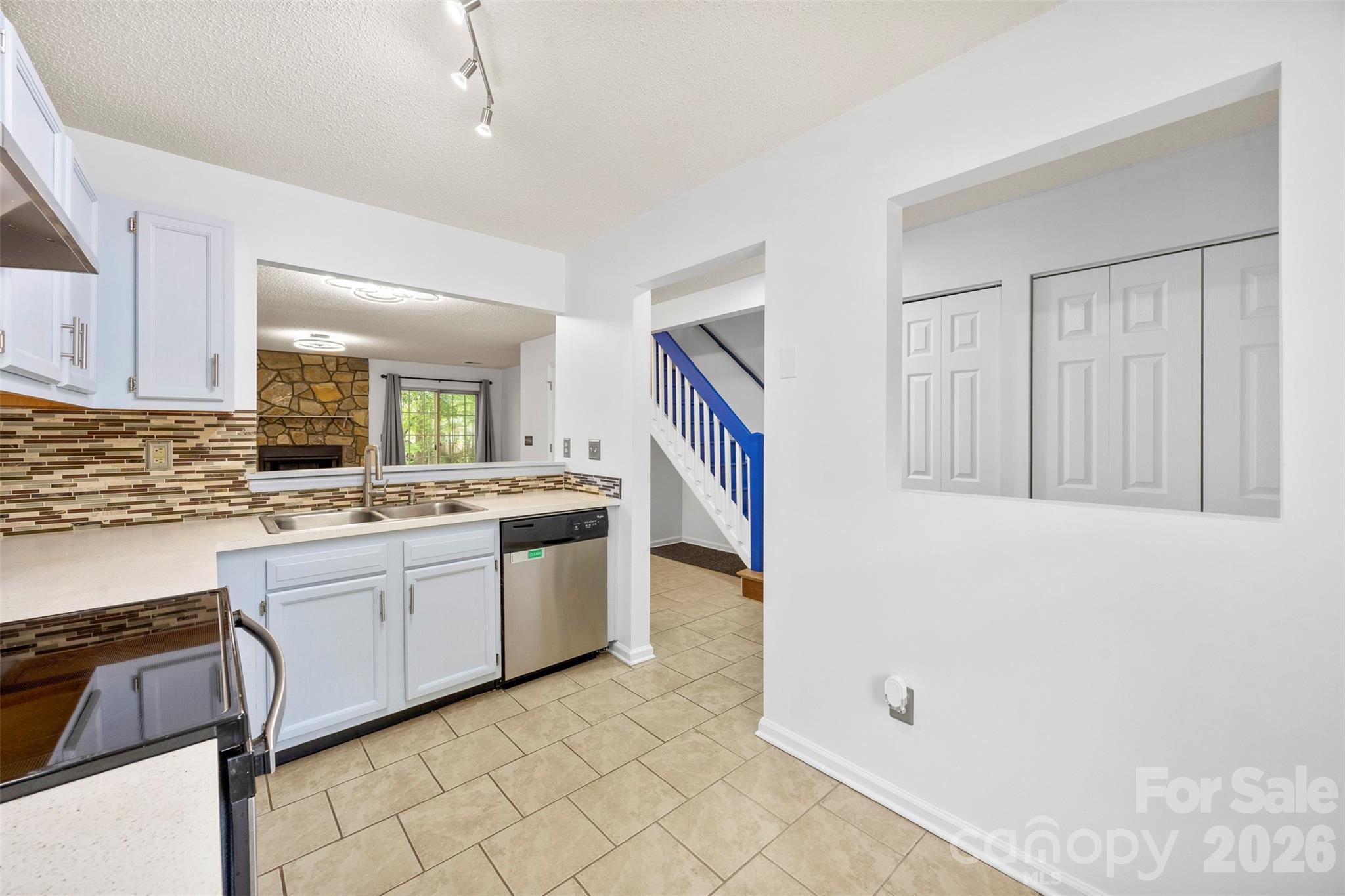 6404 Windsor Gate Lane Property Photo 5