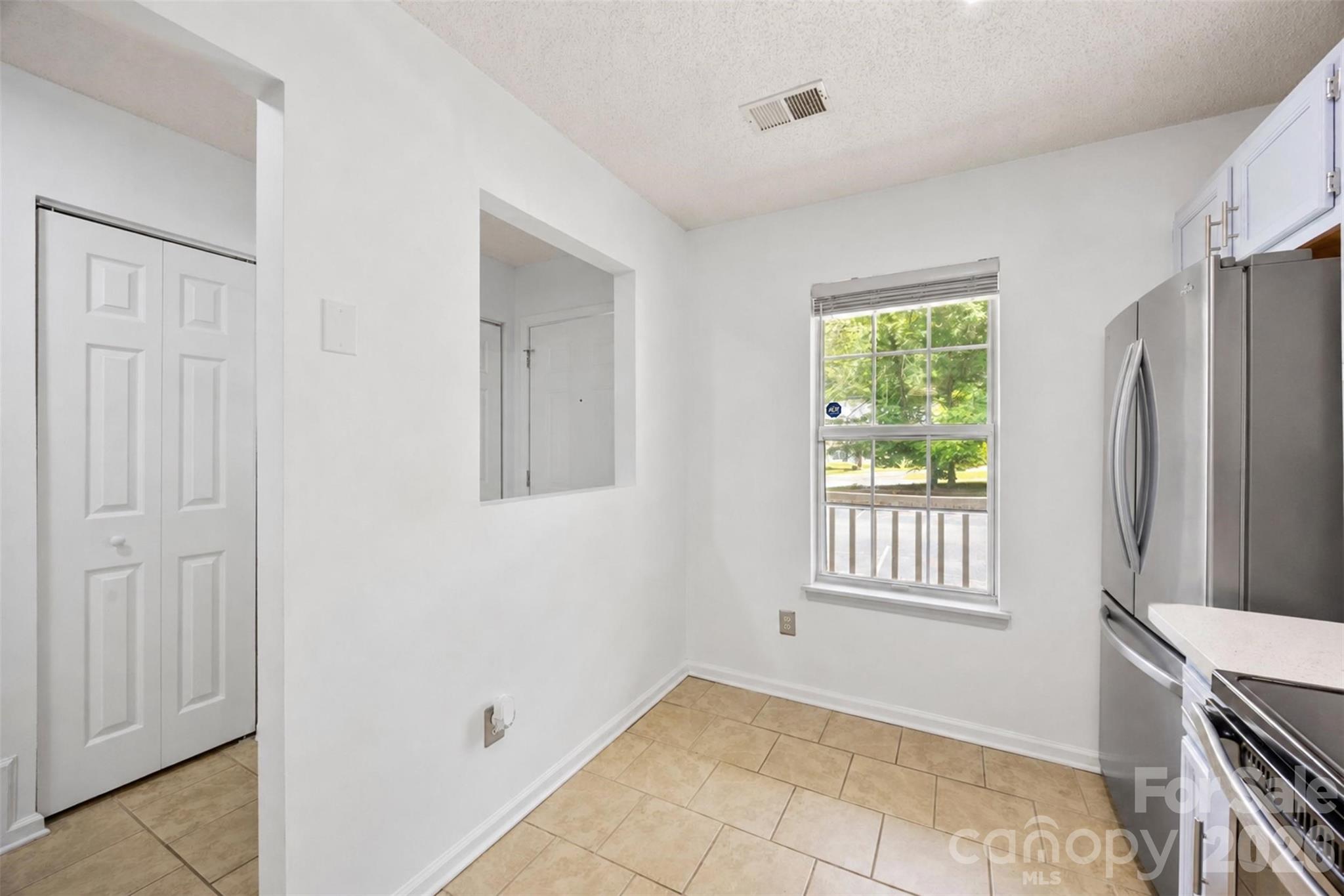 6404 Windsor Gate Lane Property Photo 6