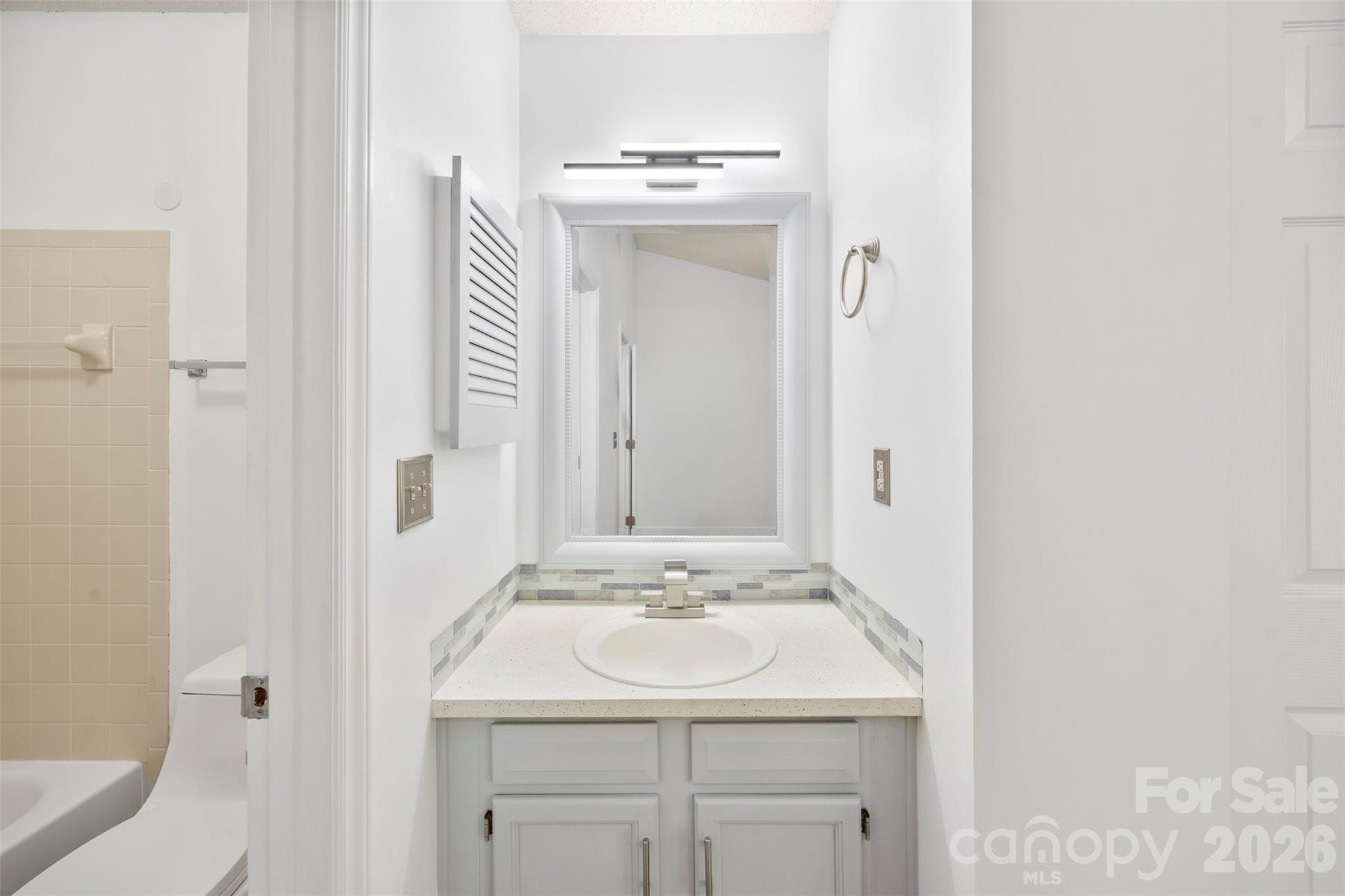 6404 Windsor Gate Lane Property Photo 16