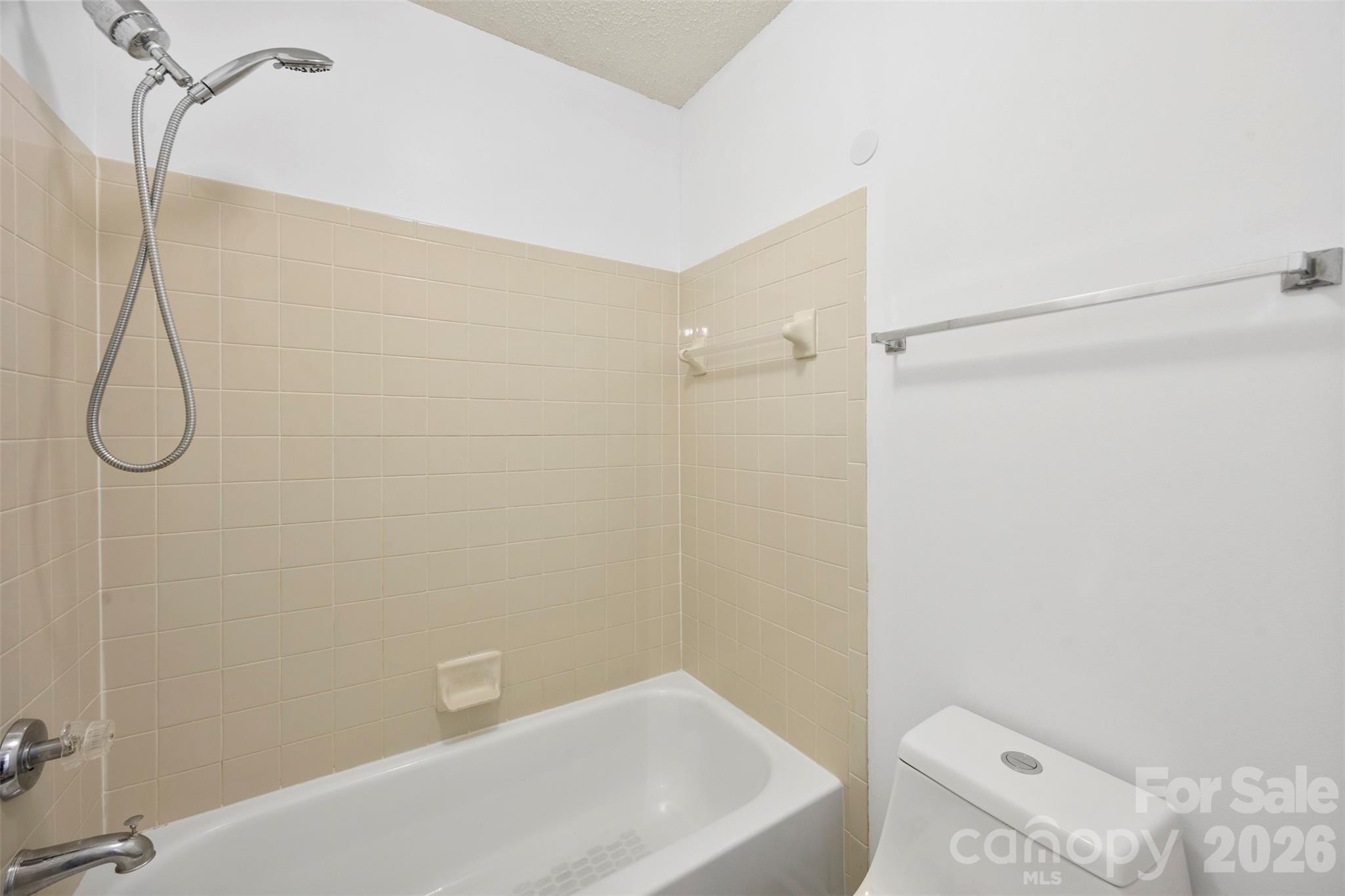 6404 Windsor Gate Lane Property Photo 17